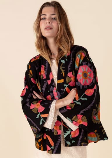 VIVI Broderad kimonojacka - Svart 4 - Indiska