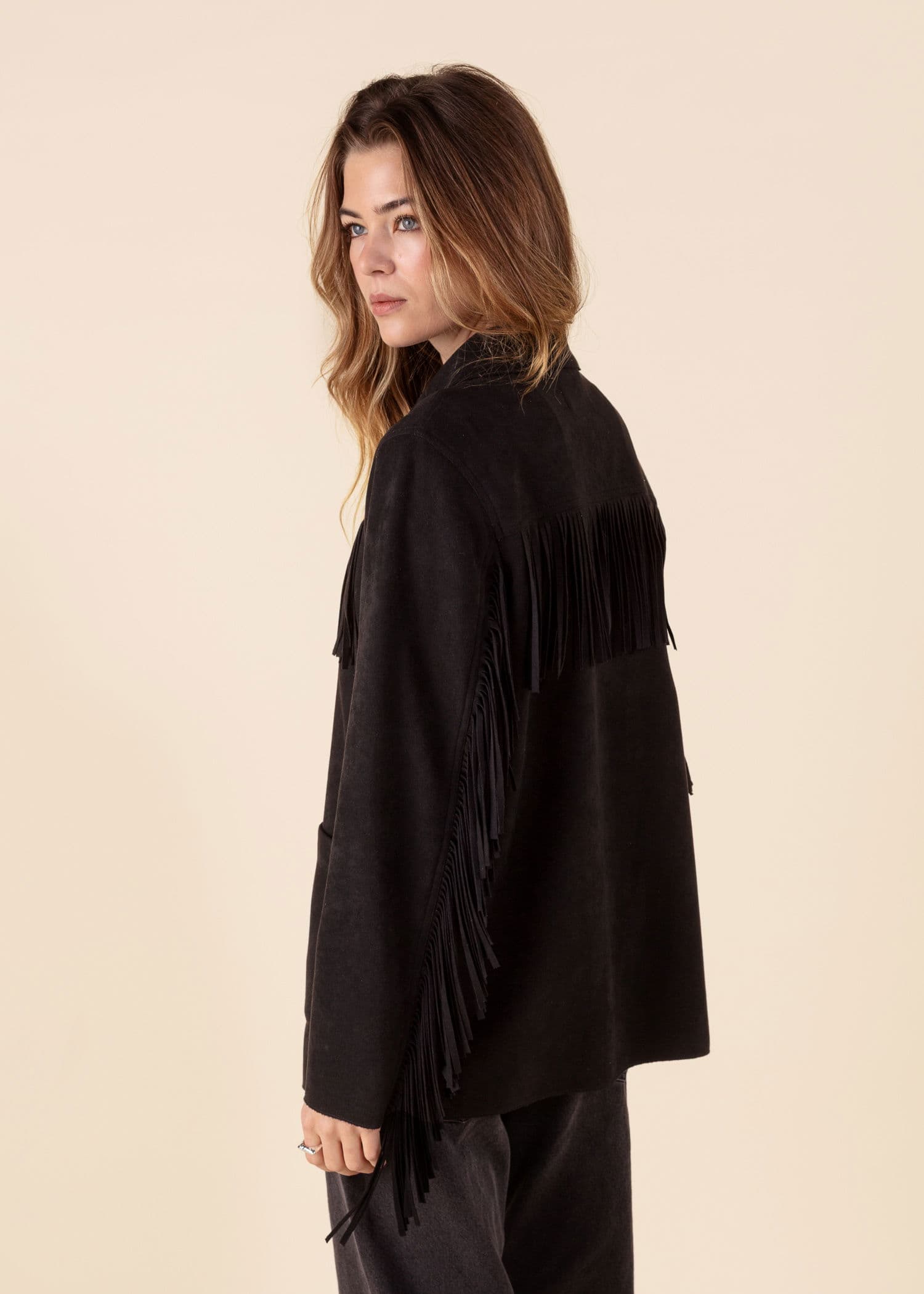 FRANCIS Jakke i imitert semsket skinn med frynser - Svart 4 - Indiska