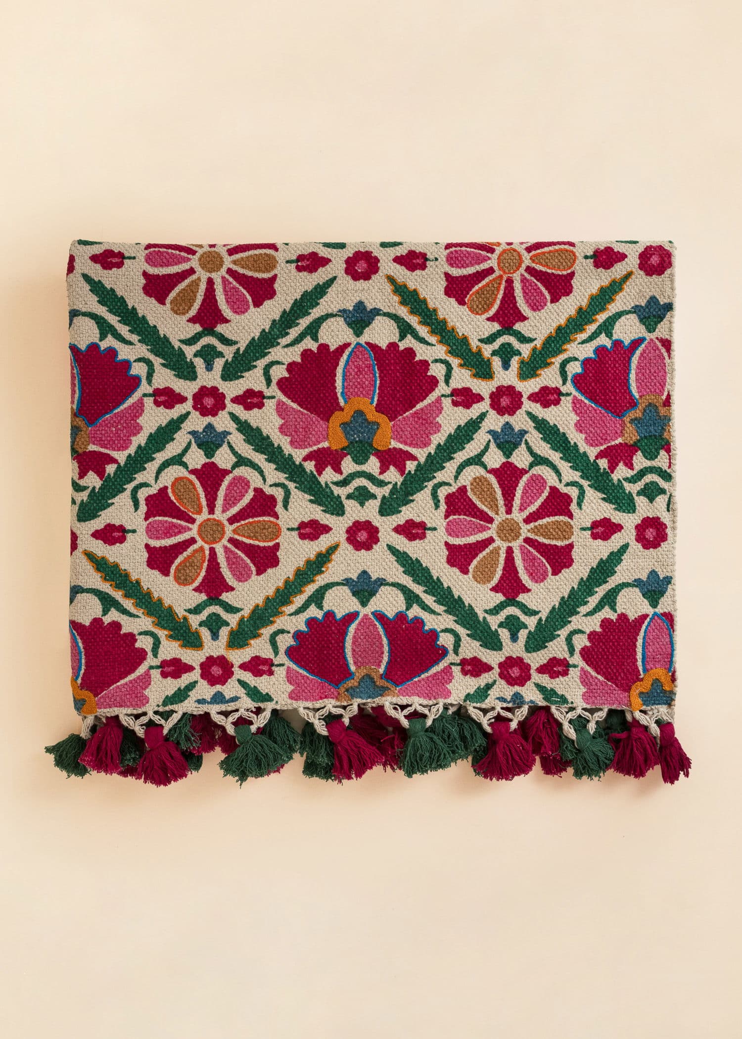 Emb. Käsin kuvioitu kirjailtu matto - Punainen 2 - Indiska