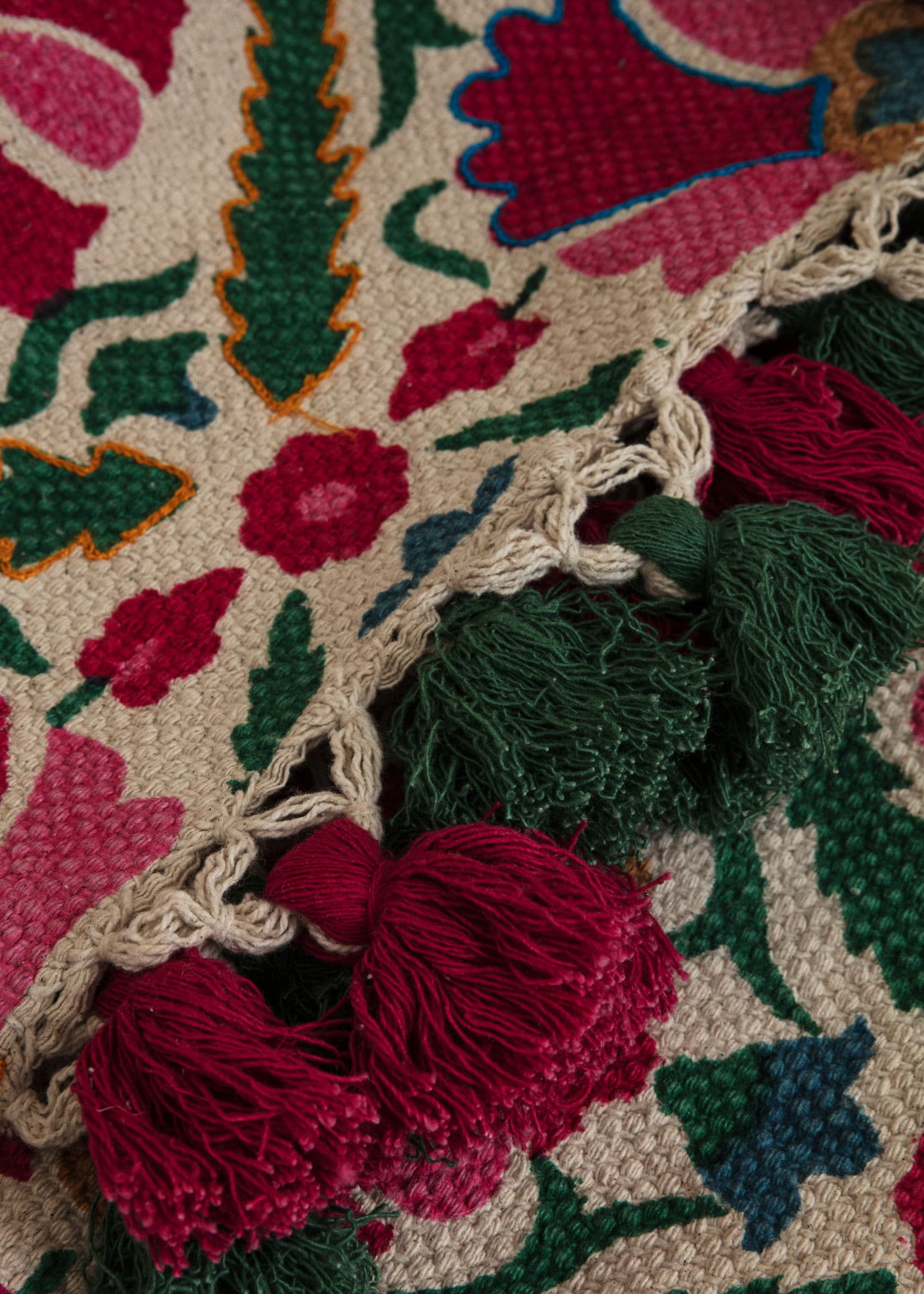 Emb. Käsin kuvioitu kirjailtu matto - Punainen 3 - Indiska