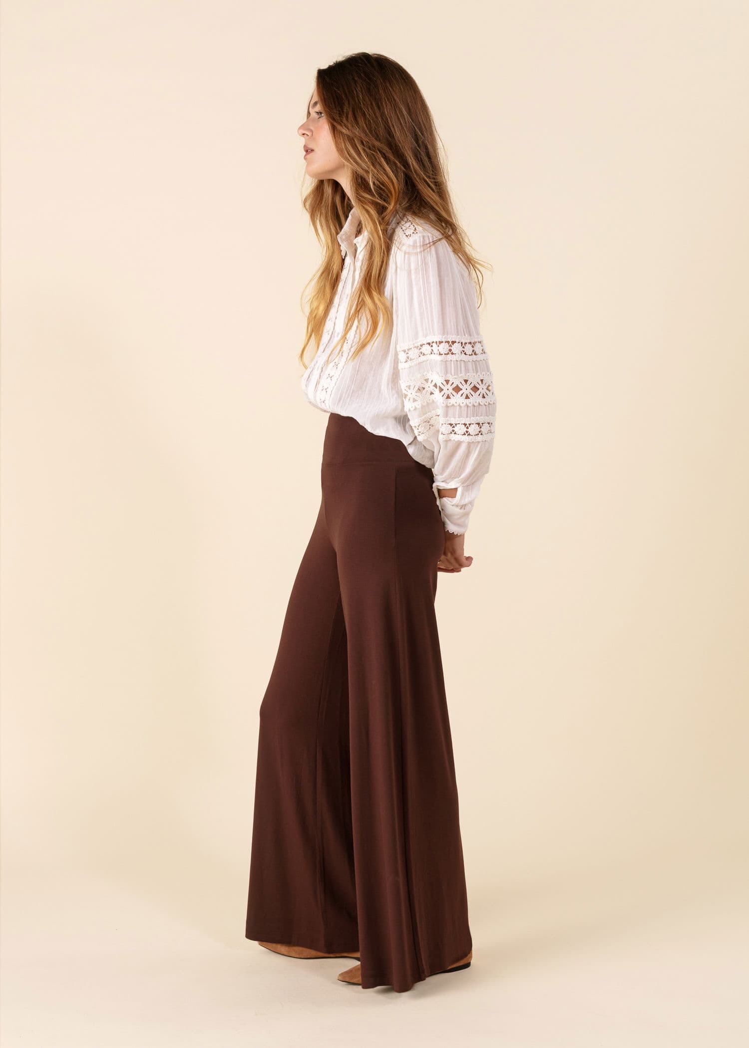 LILLEMOR Leveät korkeavyötäröiset housut - Muut 4 - Indiska