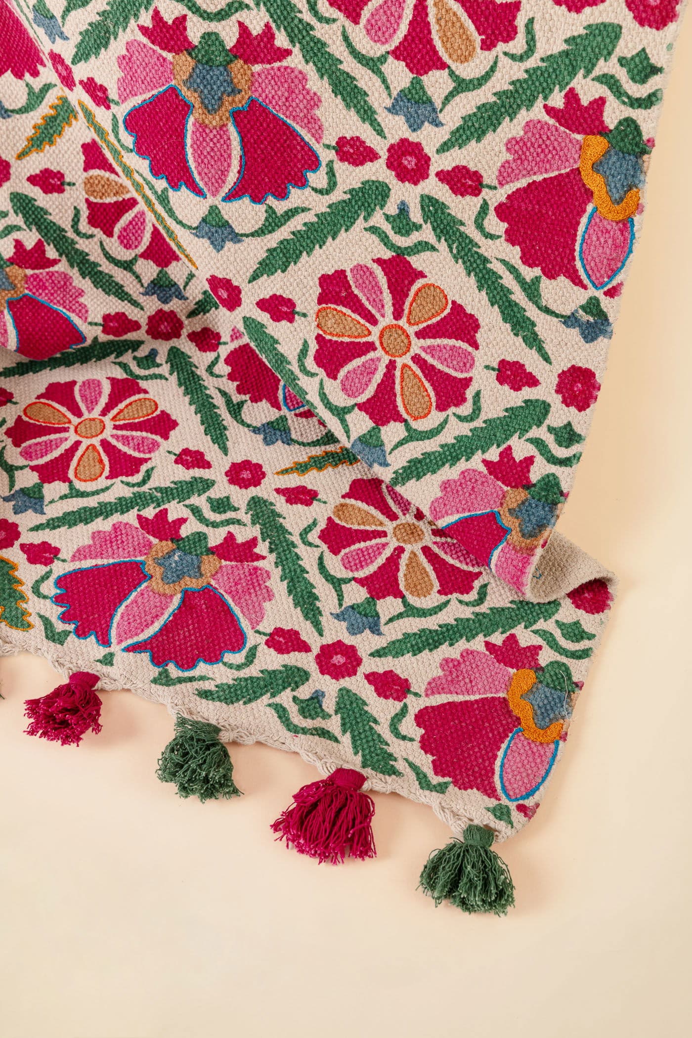 Emb. Käsin kuvioitu kirjailtu matto - Punainen 4 - Indiska