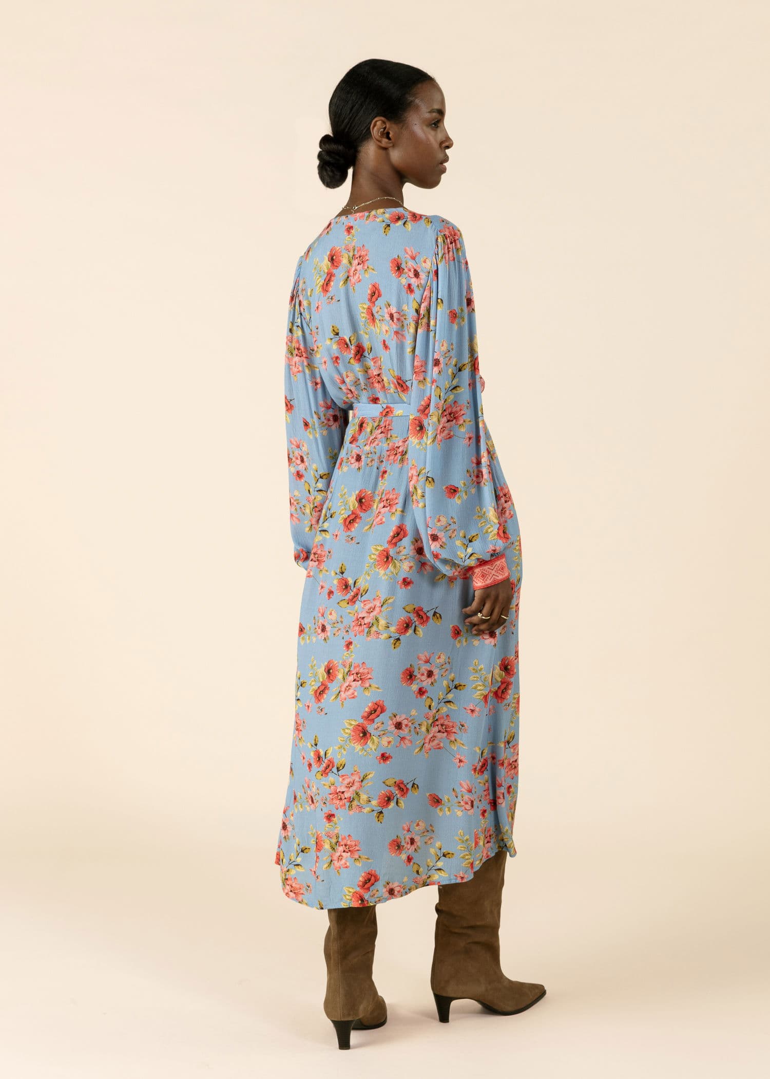 AMINA Blommig lång klänning - Rosa 3 - Indiska