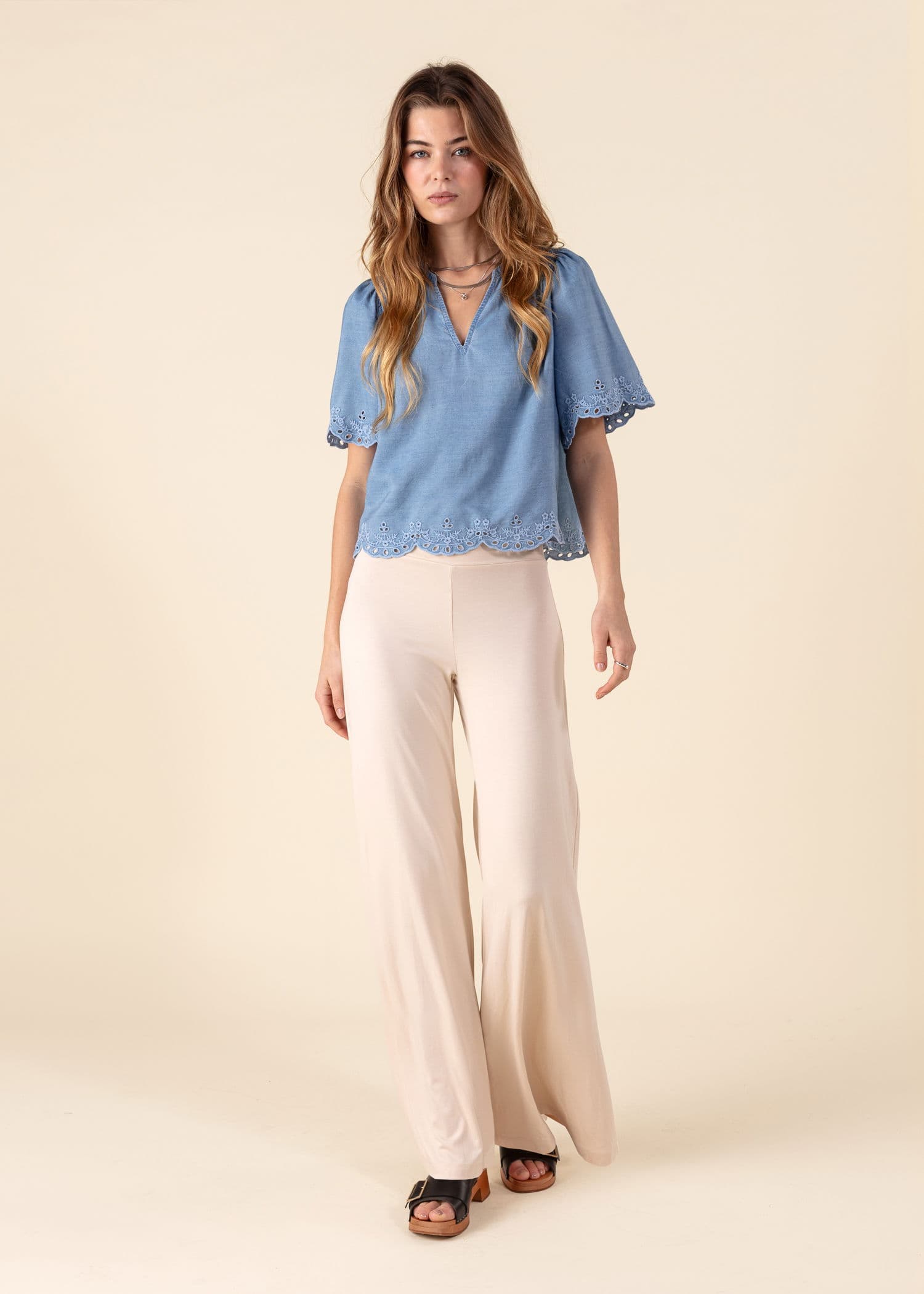 LILLEMOR Vide bukser med høy midje - Hvit 1 - Indiska