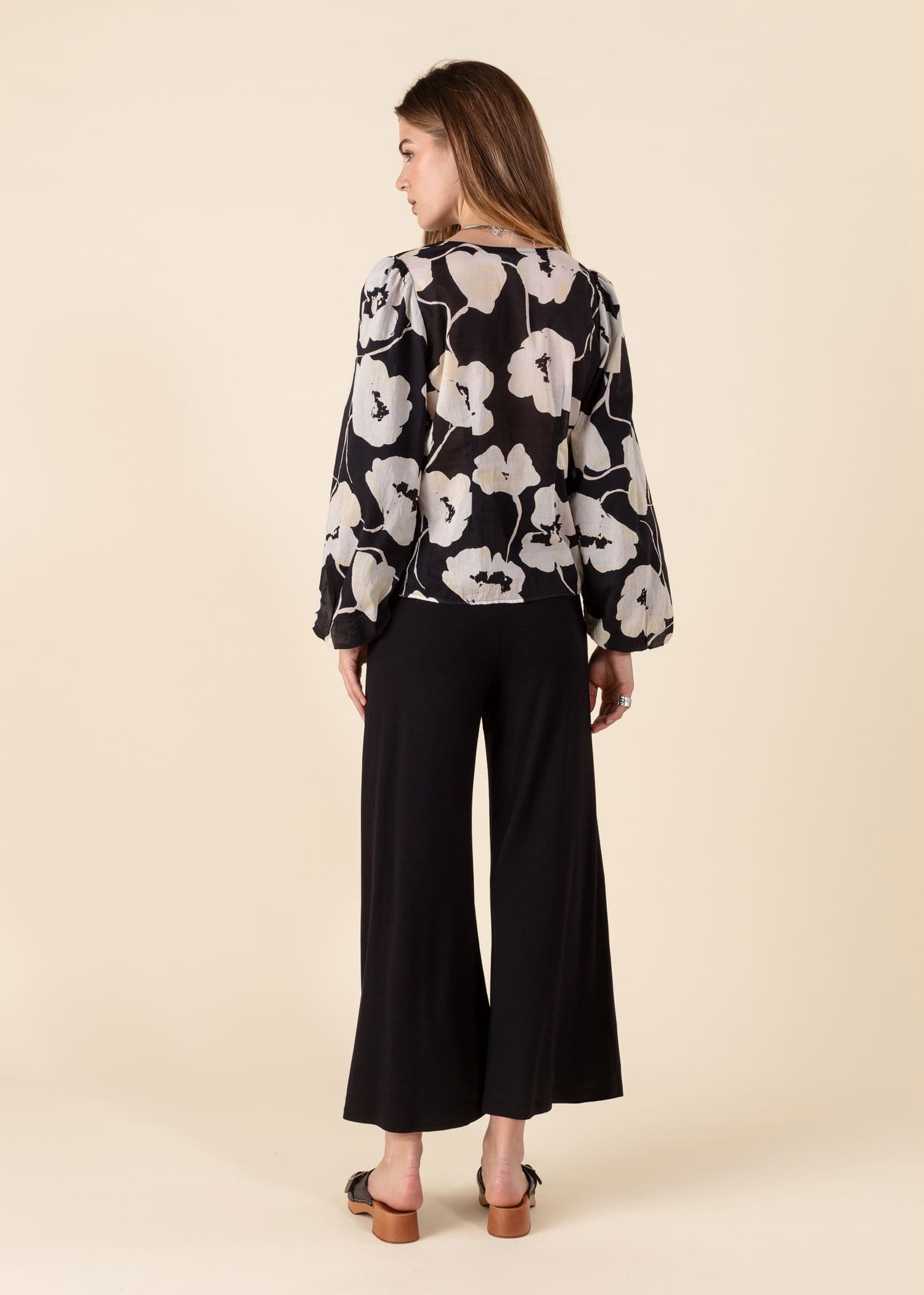 LILLEMOR Korkeavyötäröiset vajaamittaiset housut - Musta 4 - Indiska