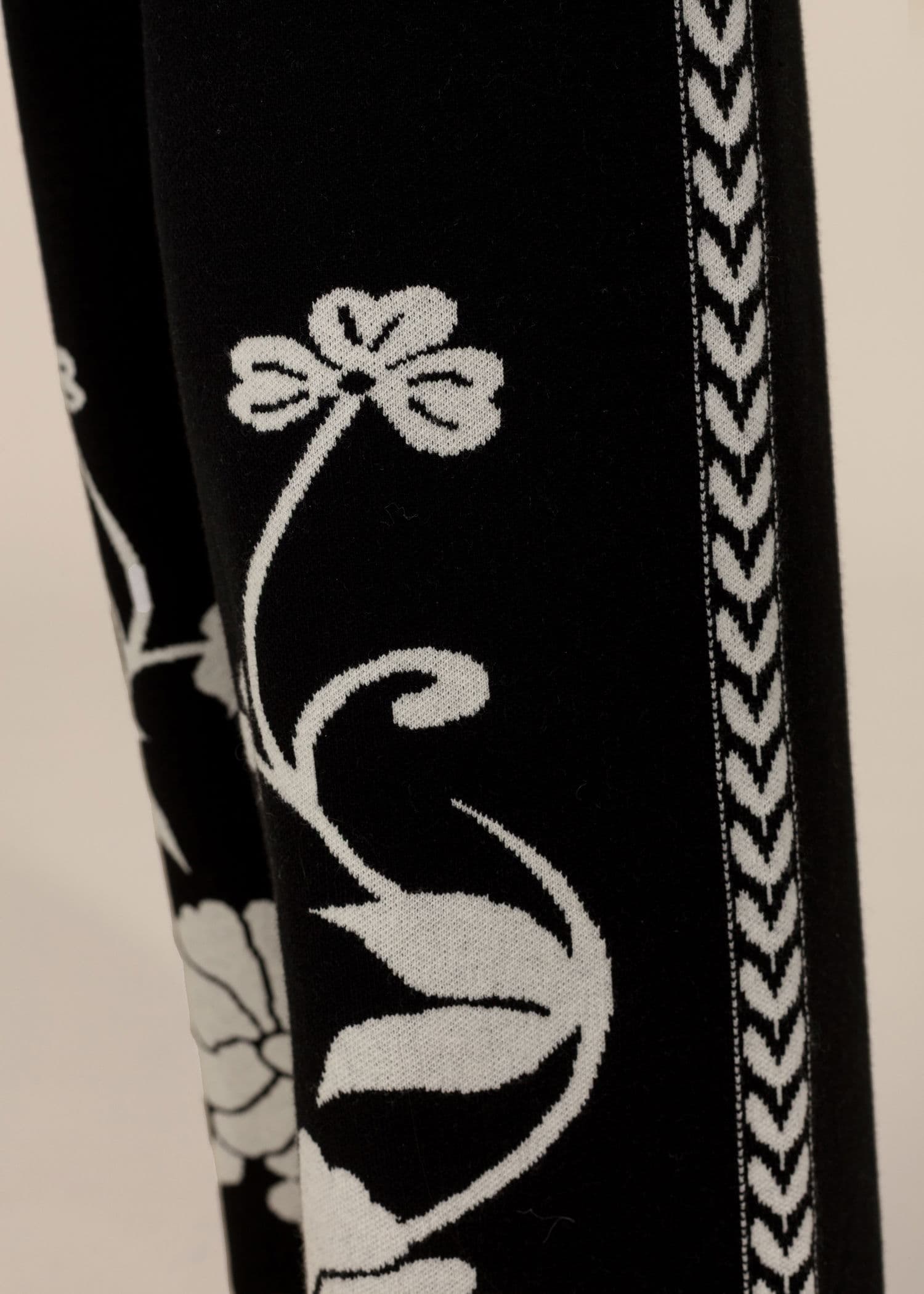 FLORA Jacquardstrikkede bukser - Svart 7 - Indiska