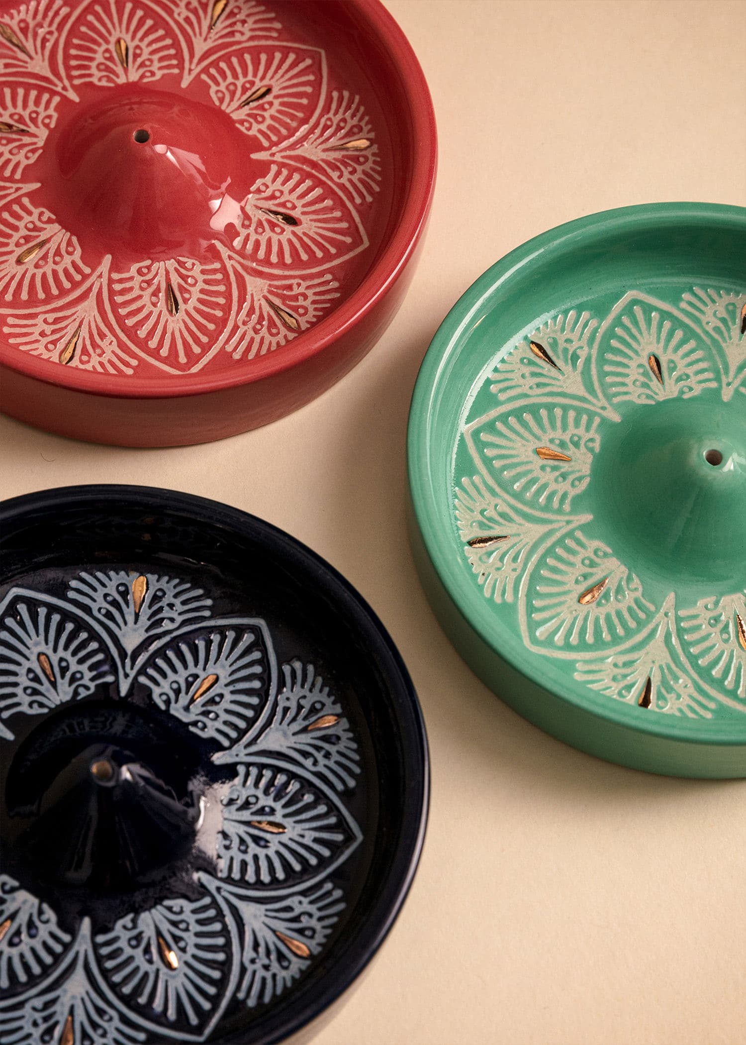 SONA Håndmalt røkelsesholder i steintøy - Rosa 3 - Indiska