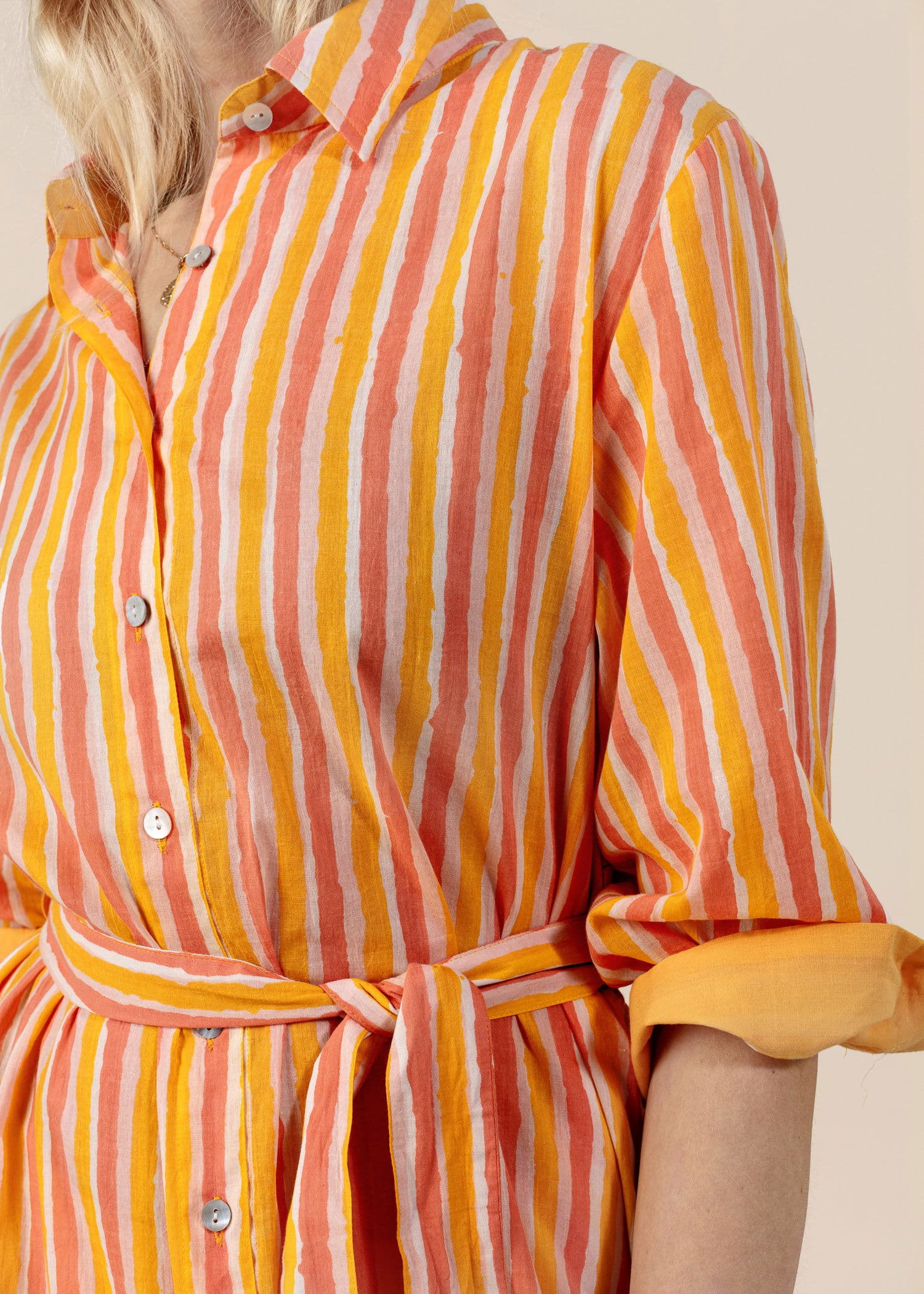 Striped Stripete skjortekjole med knyting - Multi 2 - Indiska