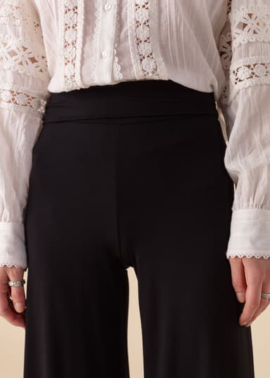 LILLEMOR Vide bukser med høy midje - Svart 4 - Indiska