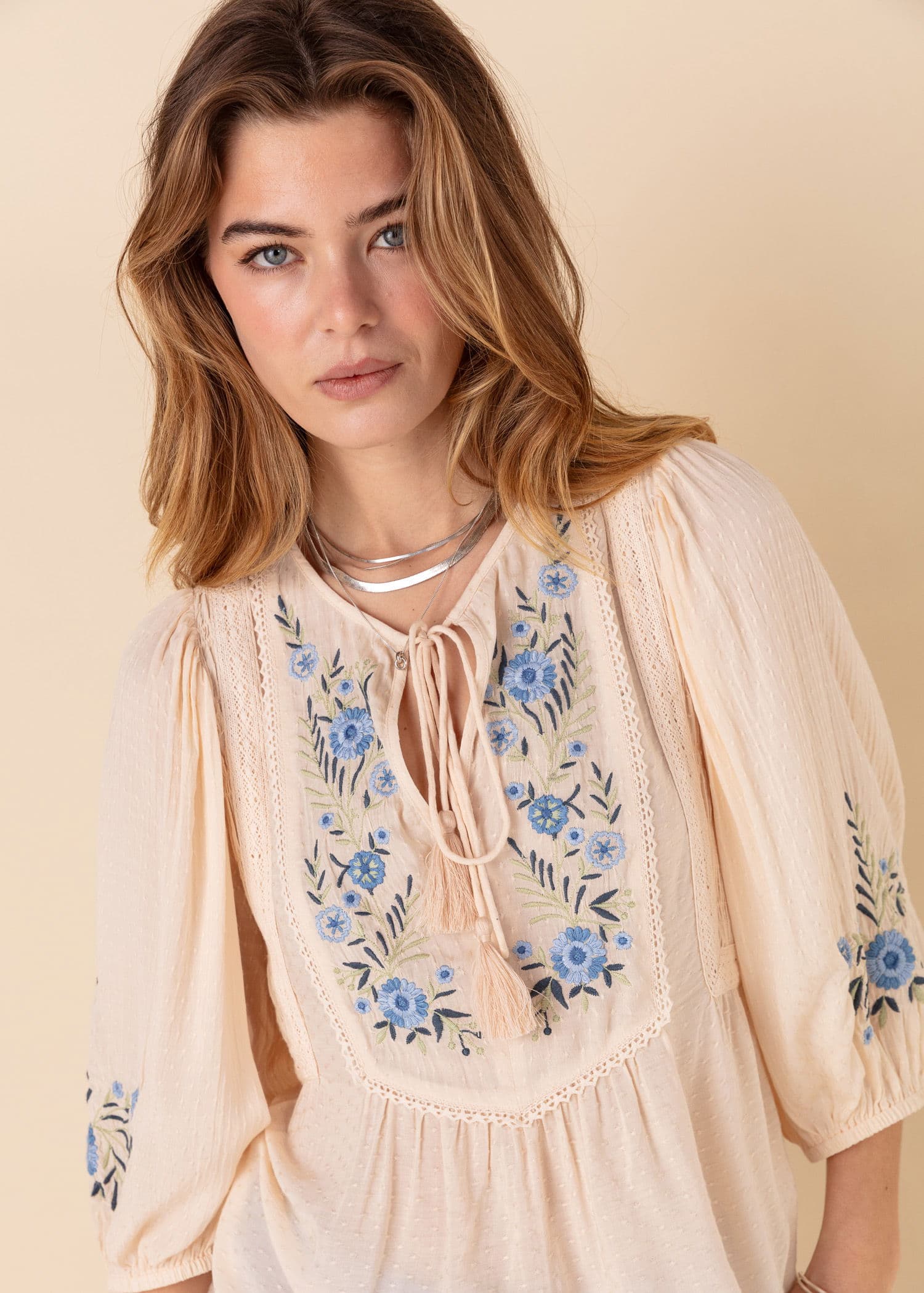 JULIETTE Brodert bluse - Blå 1 - Indiska