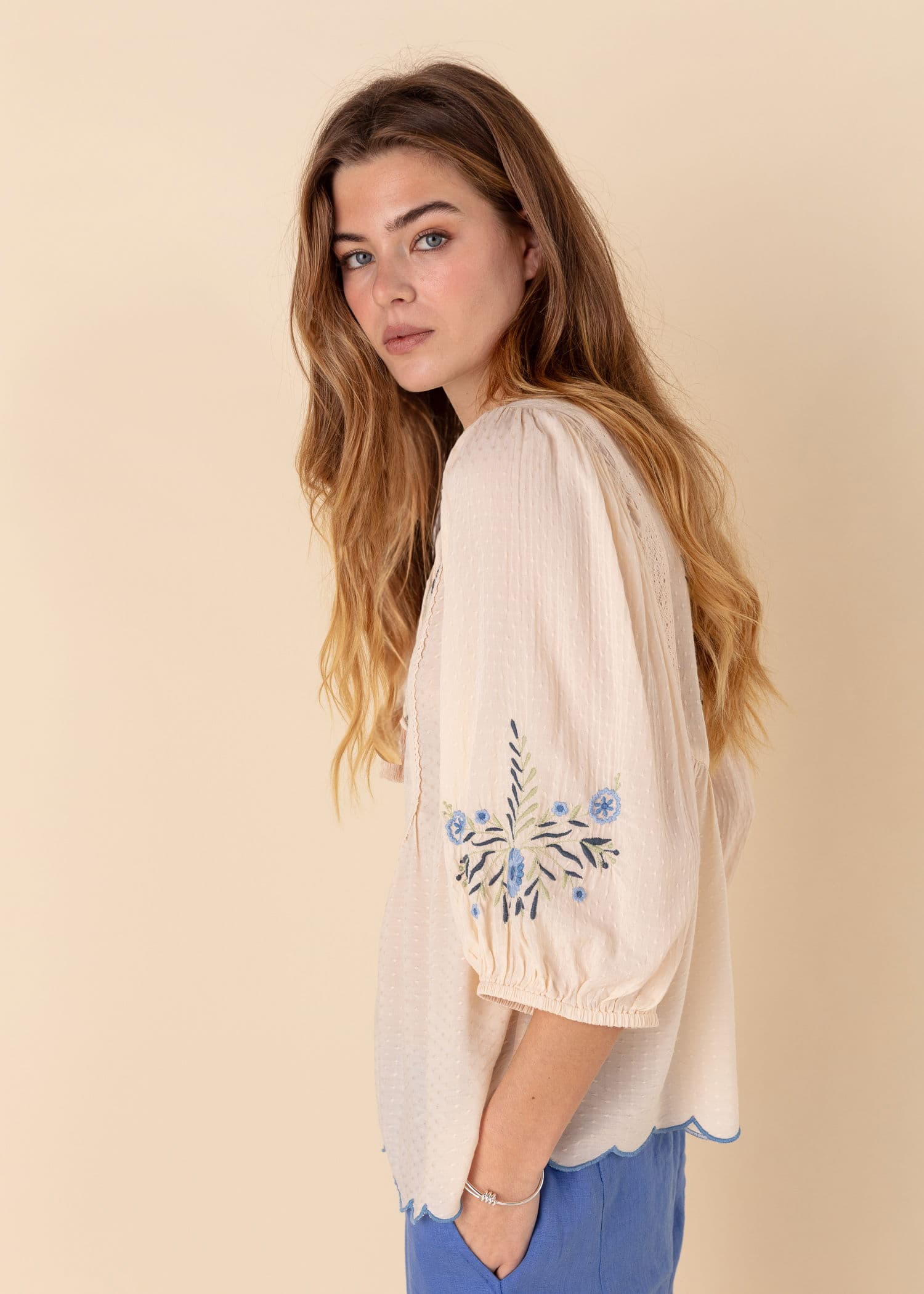 JULIETTE Brodert bluse - Blå 4 - Indiska