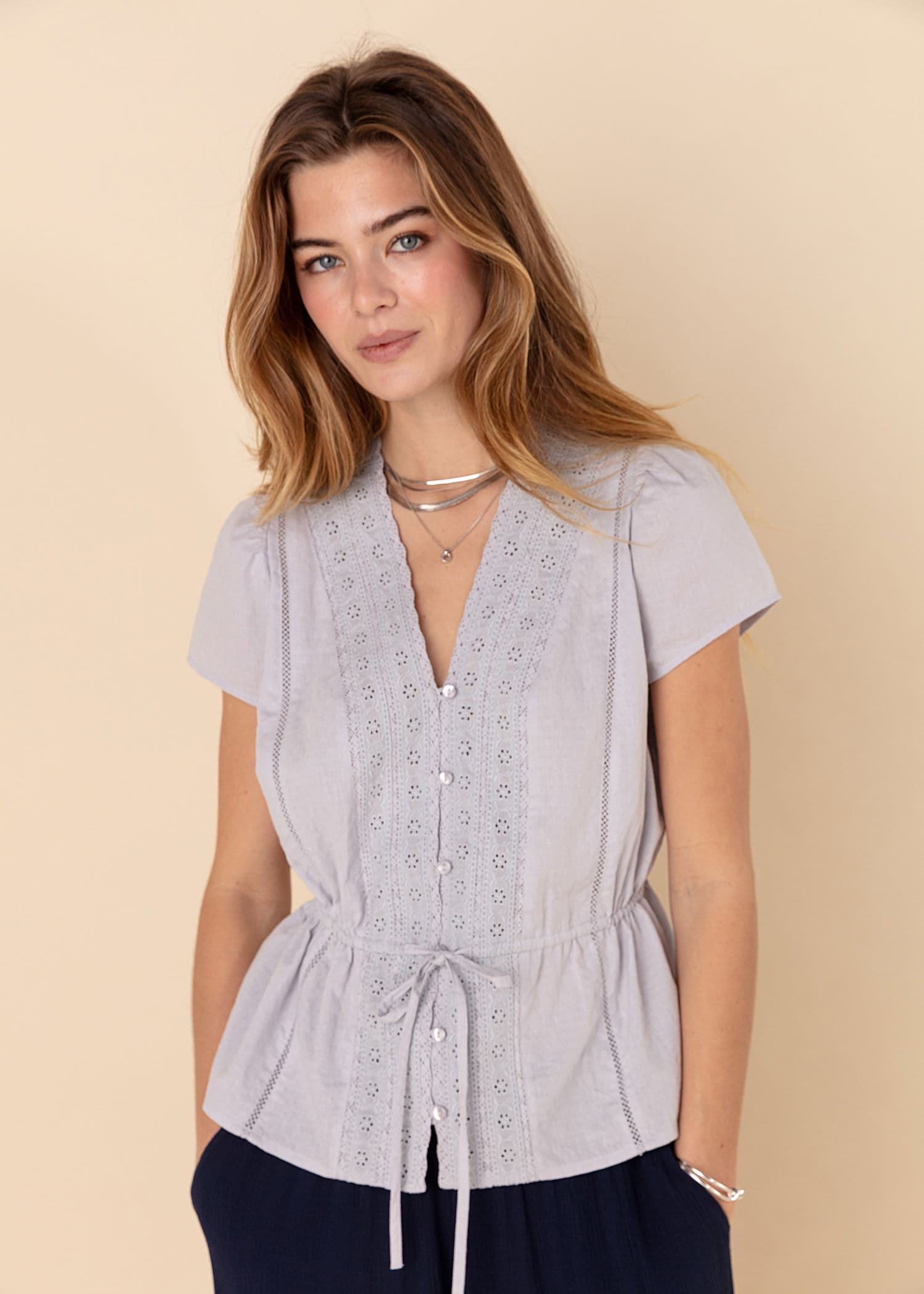 WINNIE Dobbybluse med blonder - Blå 2 - Indiska