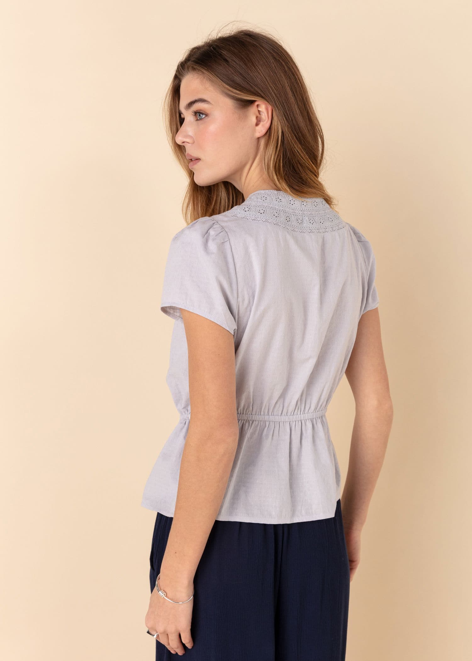 WINNIE Dobbybluse med blonder - Blå 4 - Indiska