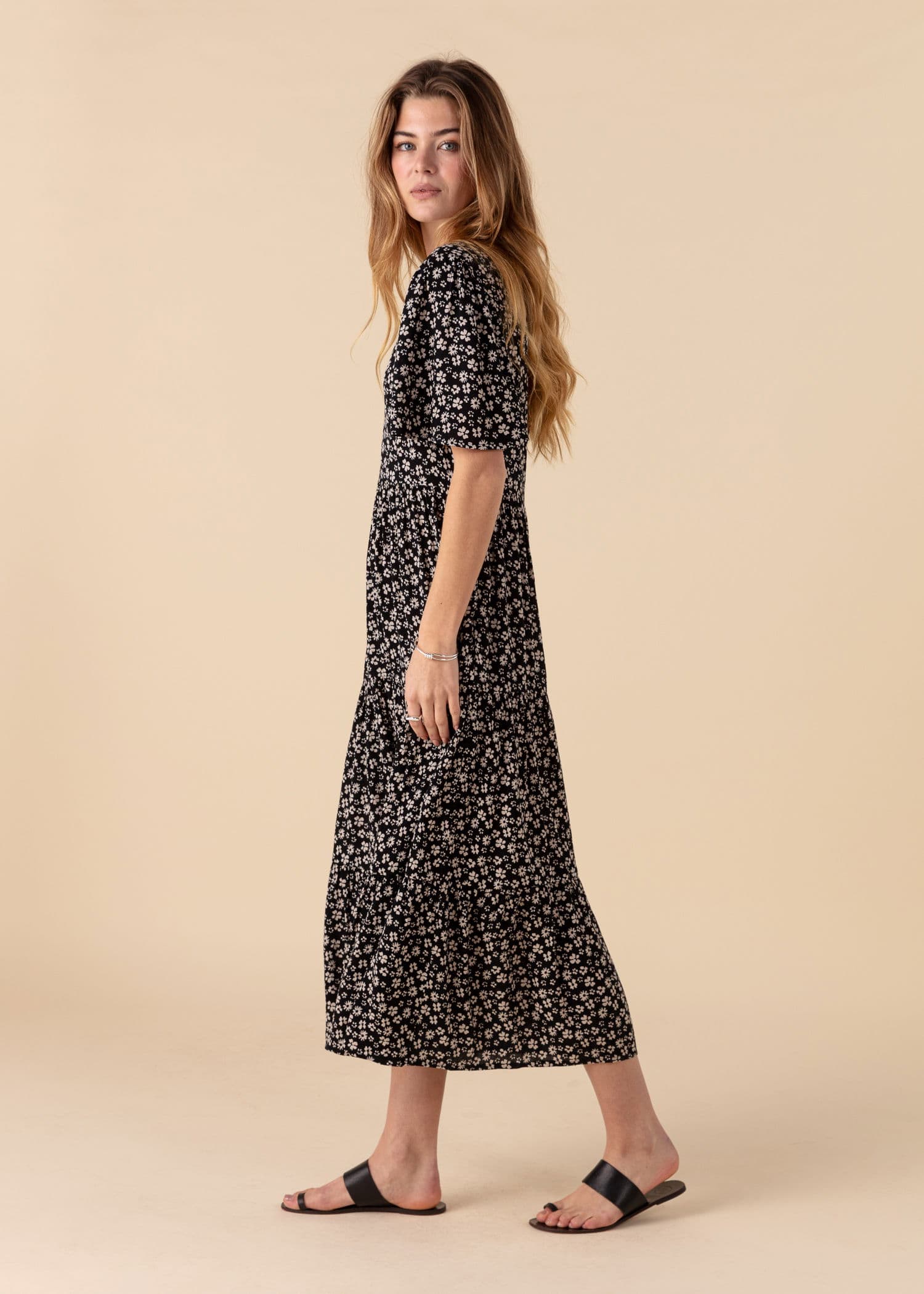 CARLY Midikjole med blomstermønster - Svart 3 - Indiska