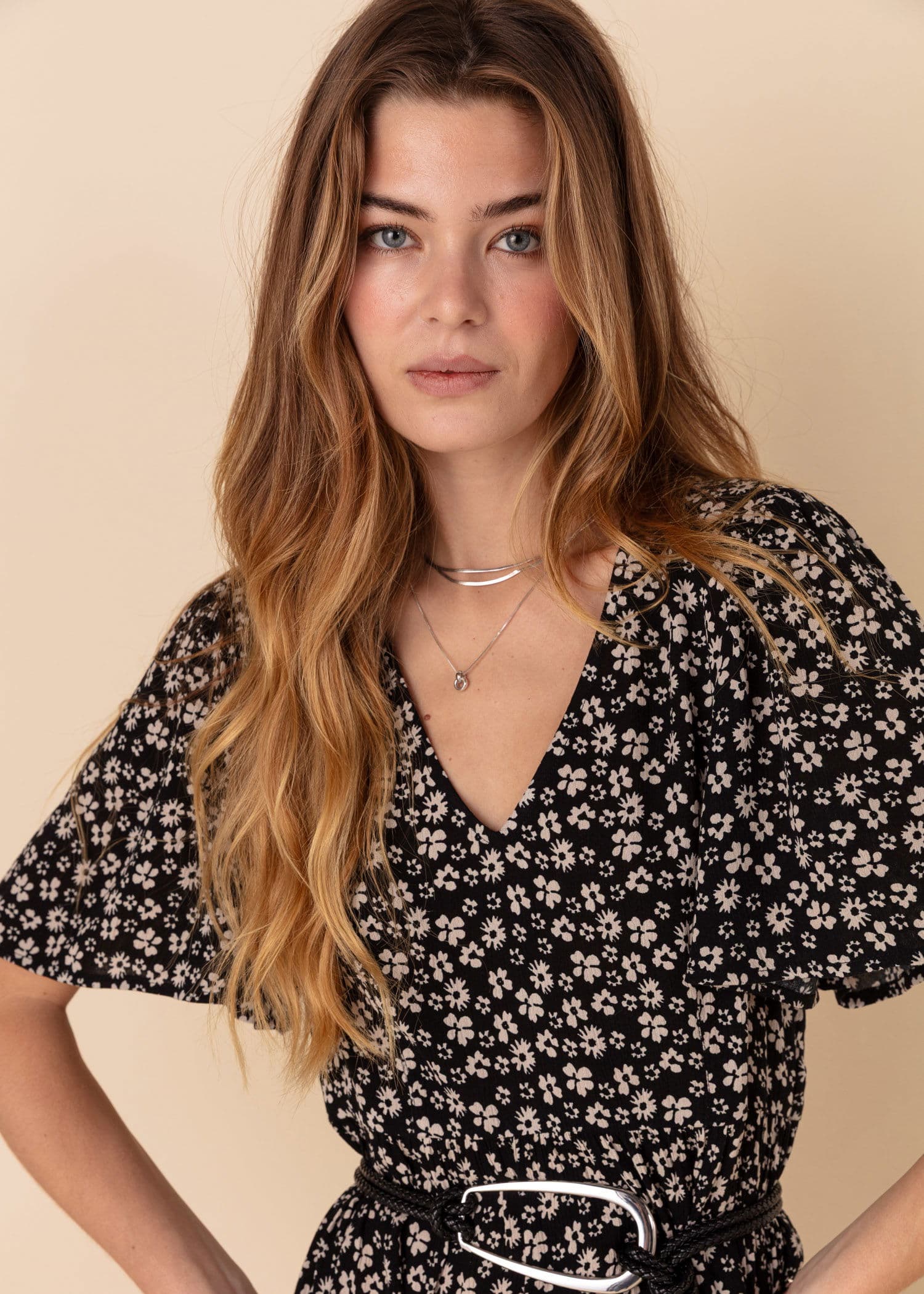 CARLY Midikjole med blomstermønster - Svart 2 - Indiska