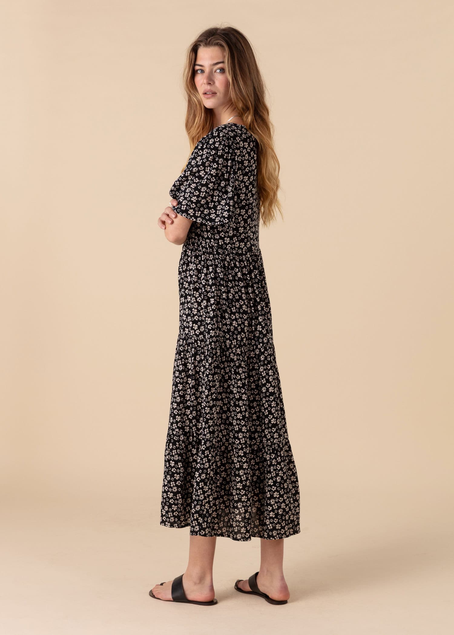 CARLY Midikjole med blomstermønster - Svart 4 - Indiska