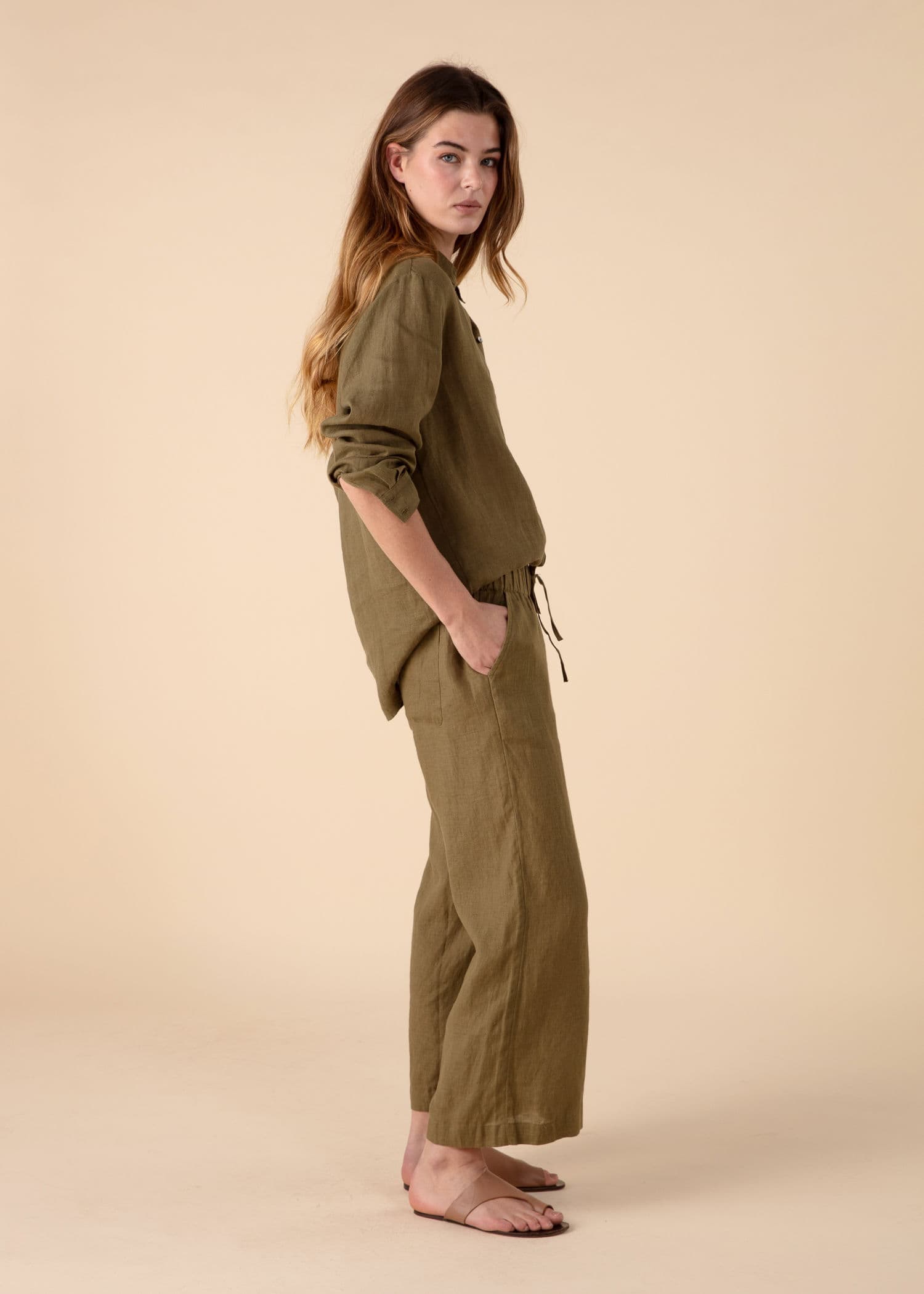 KAMAALA Grønn beskåret linbukse - Grønn 4 - Indiska