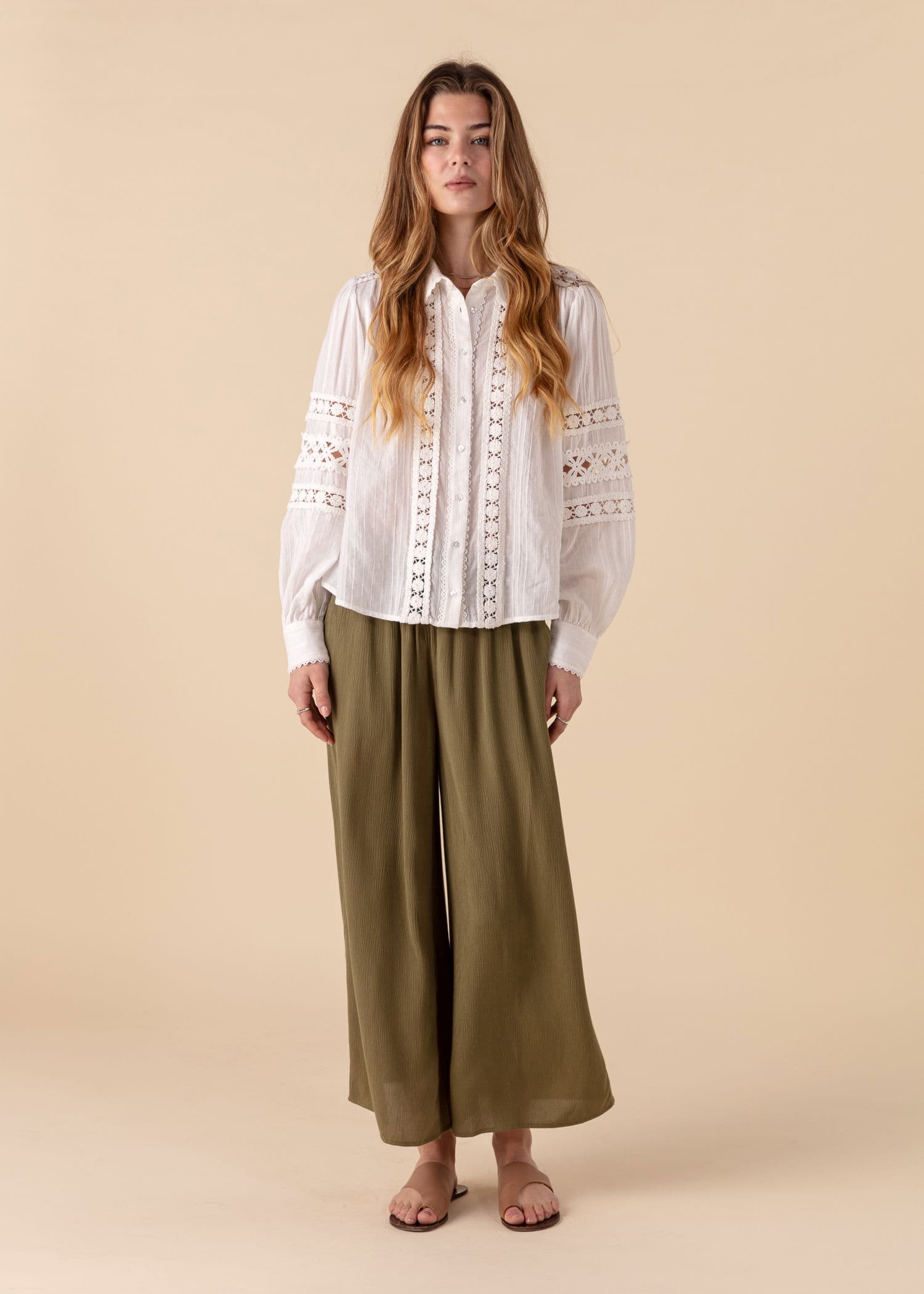 ELSIE Khakifärgade vida byxor med knyt - Grön 2 - Indiska