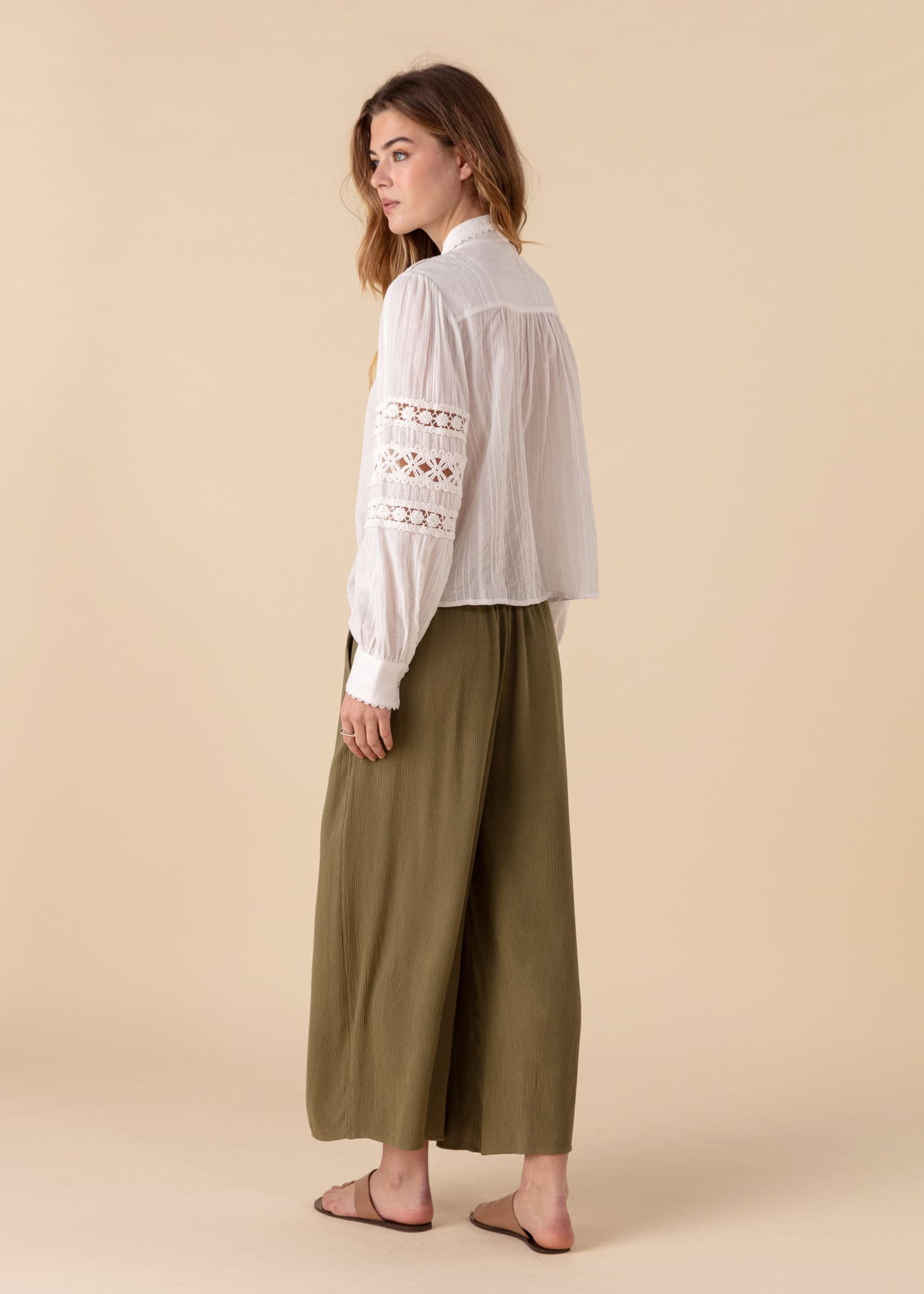 ELSIE Khakifärgade vida byxor med knyt - Grön 3 - Indiska