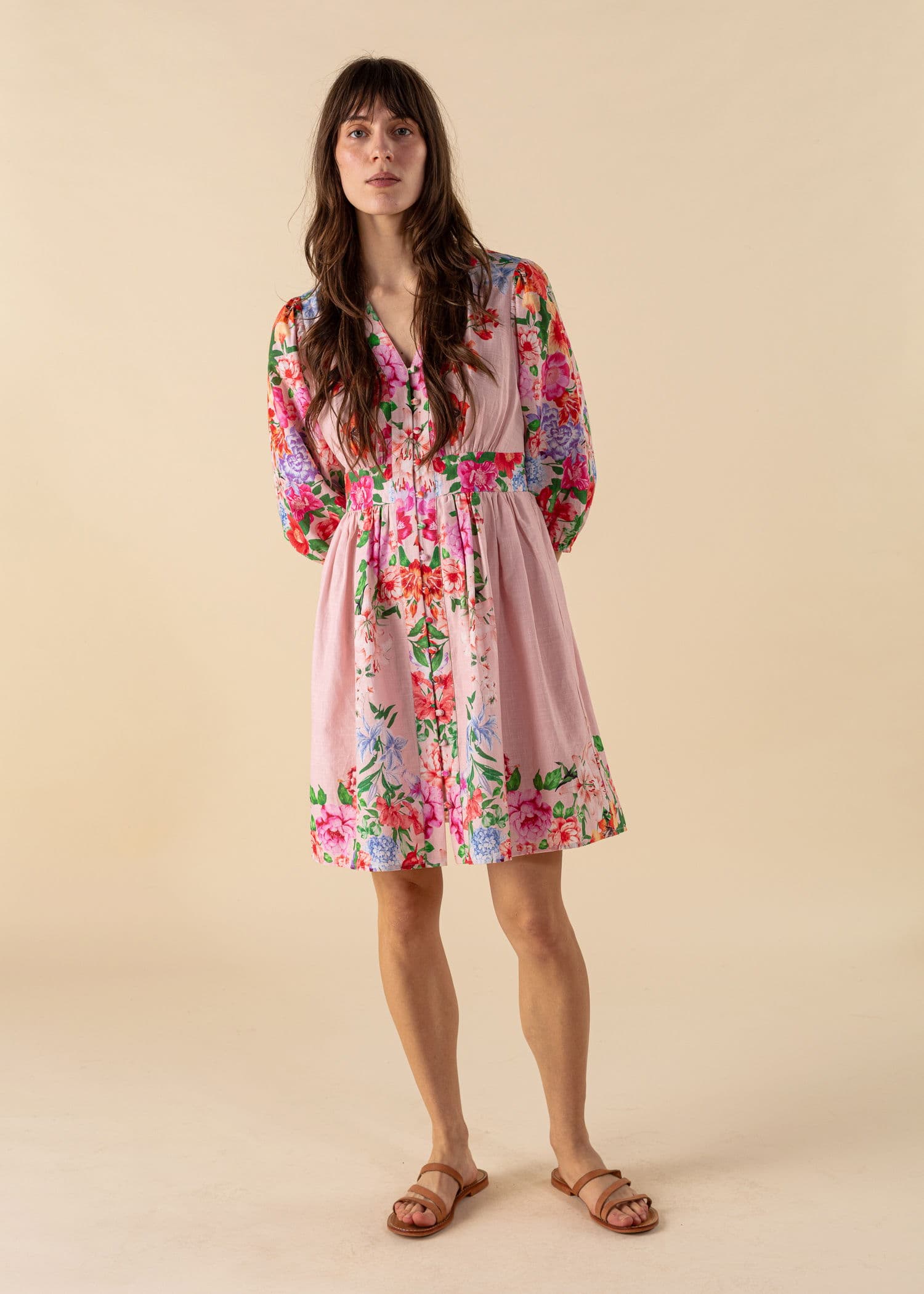 MIRELLA Kort blomsterkjole - Rosa 1 - Indiska