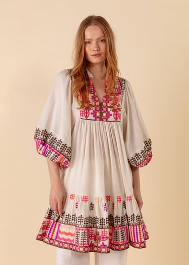 CELINE Kort brodert kjole - Rosa 1 - Indiska