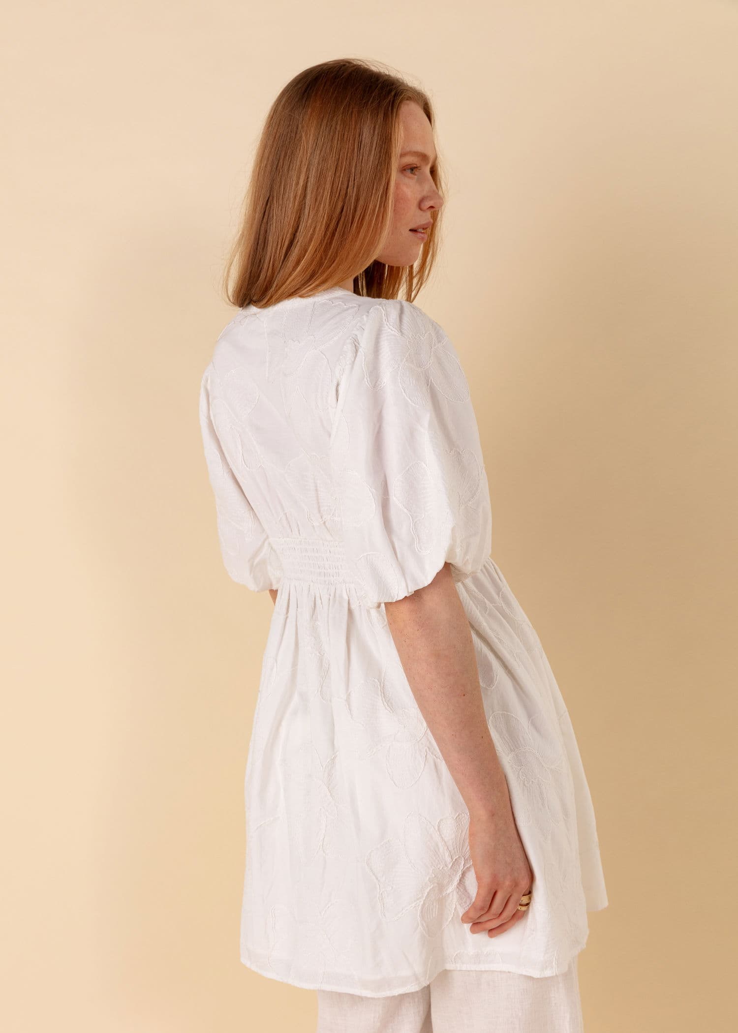 RIANNA Brodert puffermet kjole - Hvit 5 - Indiska