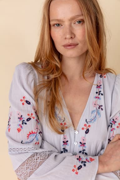 MELODIE Brodert kjole med blondedetaljer - Blå 2 - Indiska