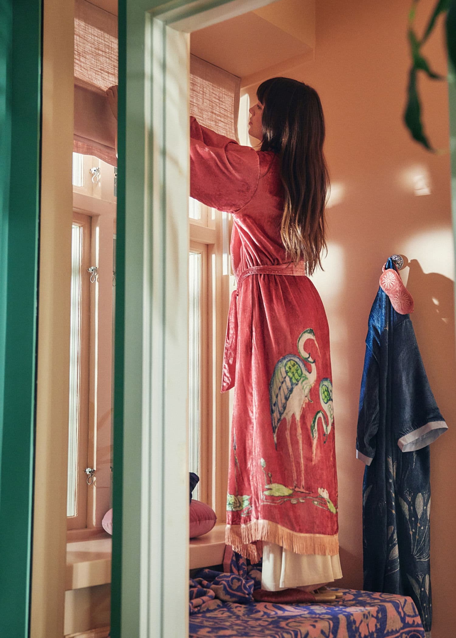 Velvet Lang mønstret kimono i velour - Rosa 1 - Indiska