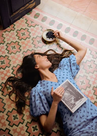 DEWAN Lang butti-mønstret kjole - Blå 1 - Indiska