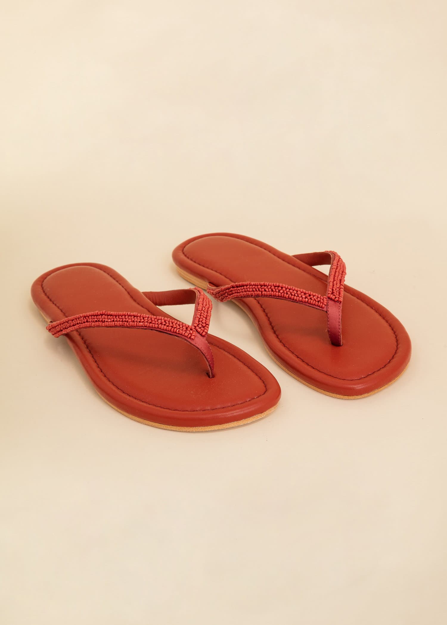 Rosa Sandaler med dekorativt perlebroderi. - Brun 2 - Indiska