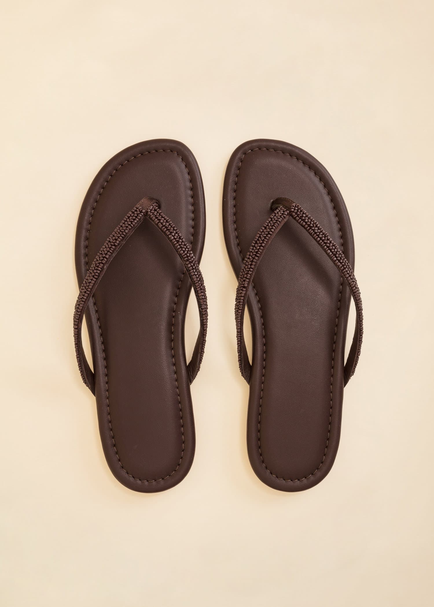 Rosa Sandaler med dekorativt perlebroderi. - Brun 1 - Indiska