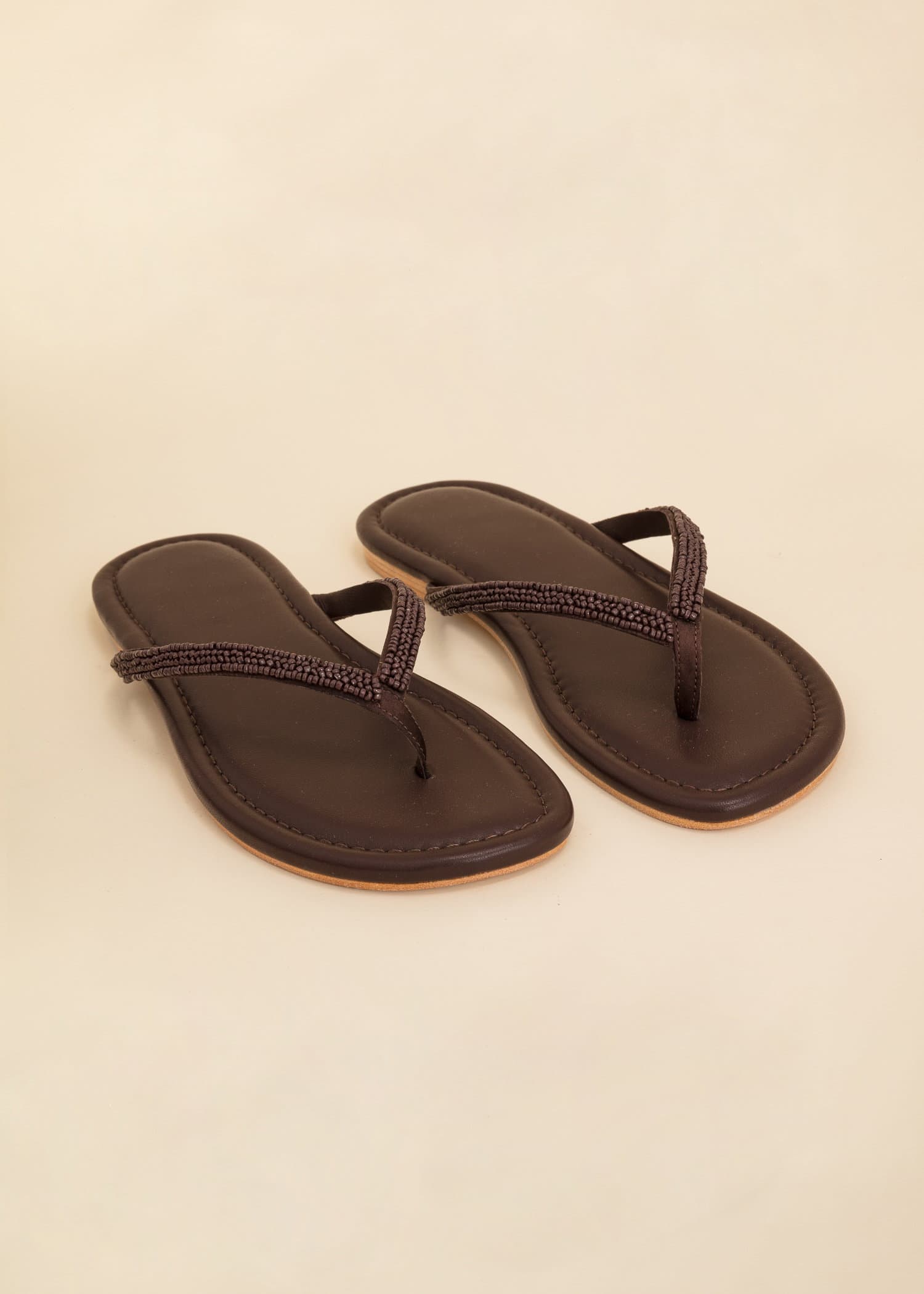 Rosa Sandaler med dekorativt perlebroderi. - Brun 2 - Indiska