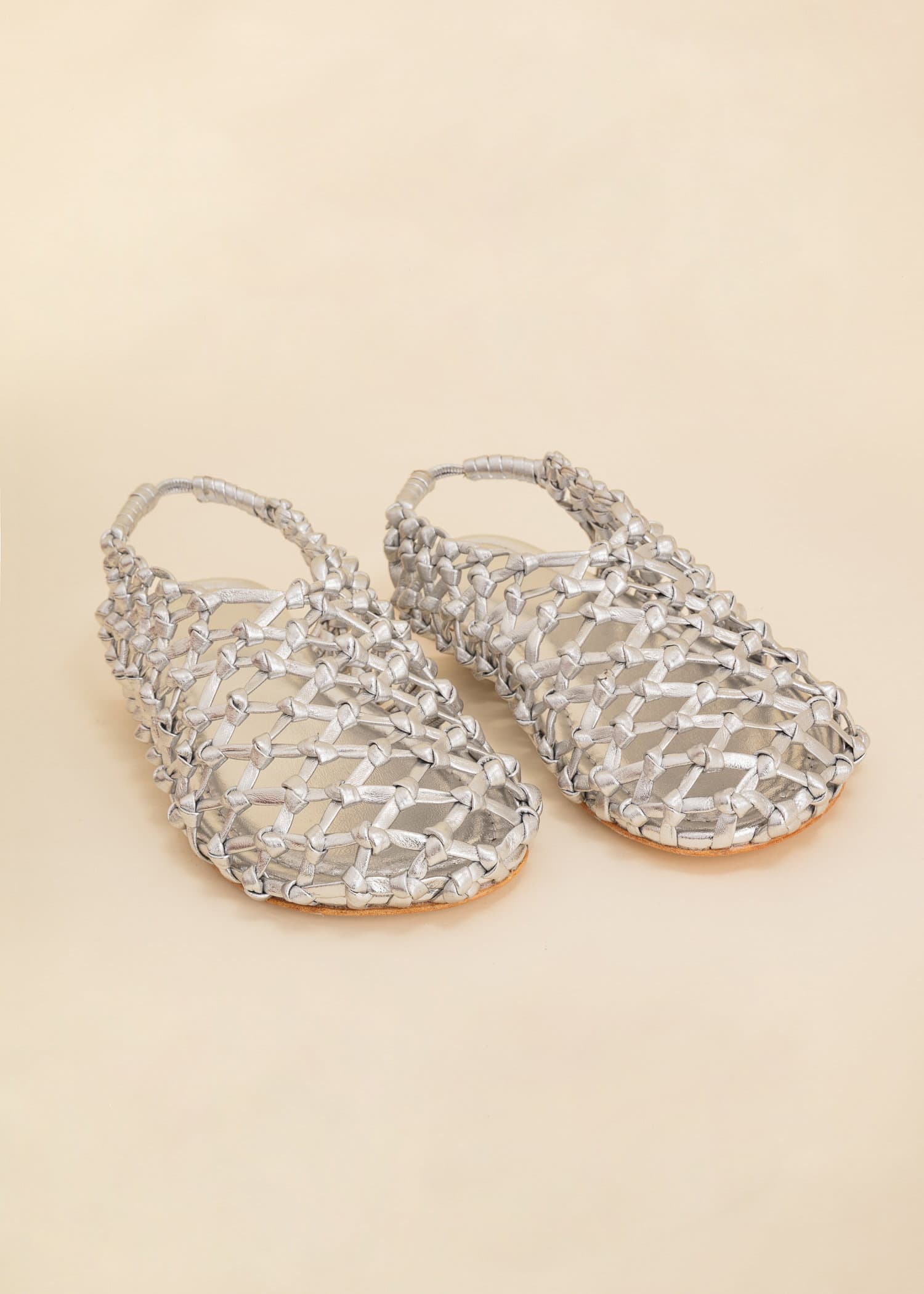 Flora Sko i skinnnett - Sølv 3 - Indiska