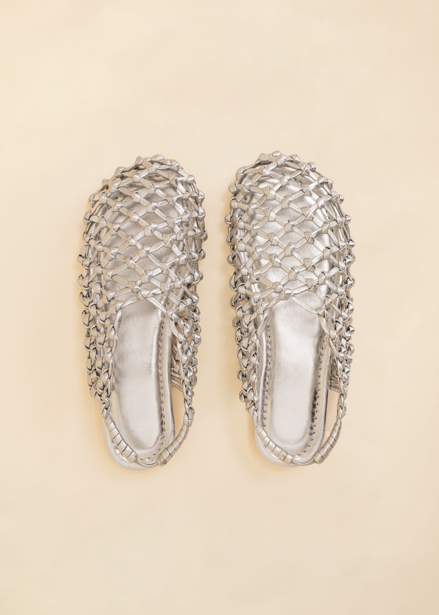 Flora Sko i skinnnett - Sølv 2 - Indiska