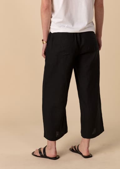 KAMAALA Svarte cropped linbukser - Svart 3 - Indiska