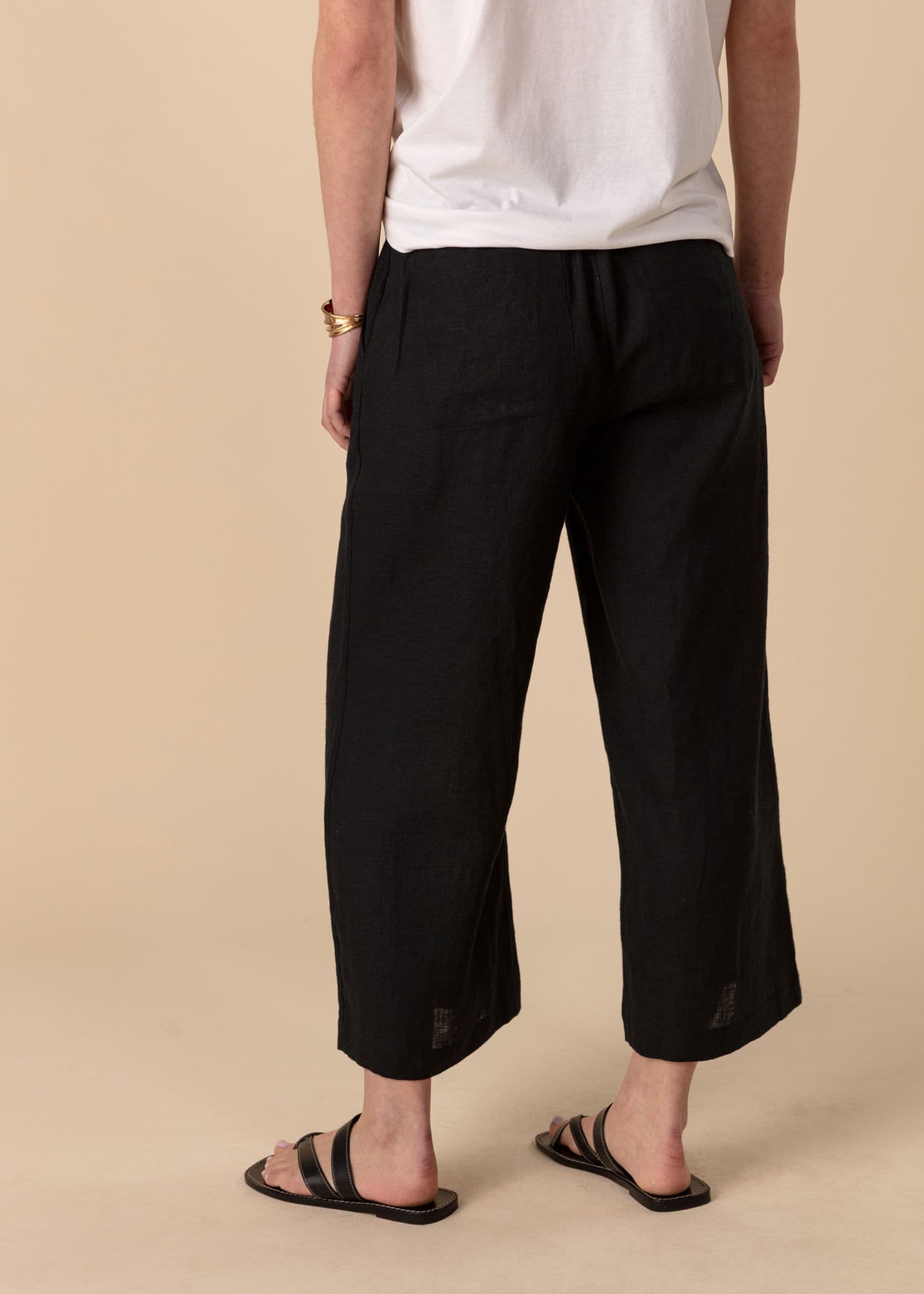 KAMAALA Svarte cropped linbukser - Svart 3 - Indiska