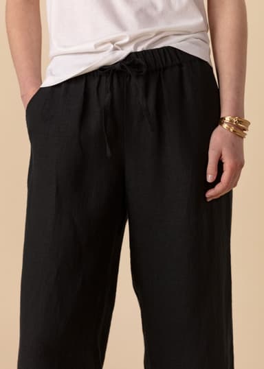 KAMAALA Svarte cropped linbukser - Svart 4 - Indiska