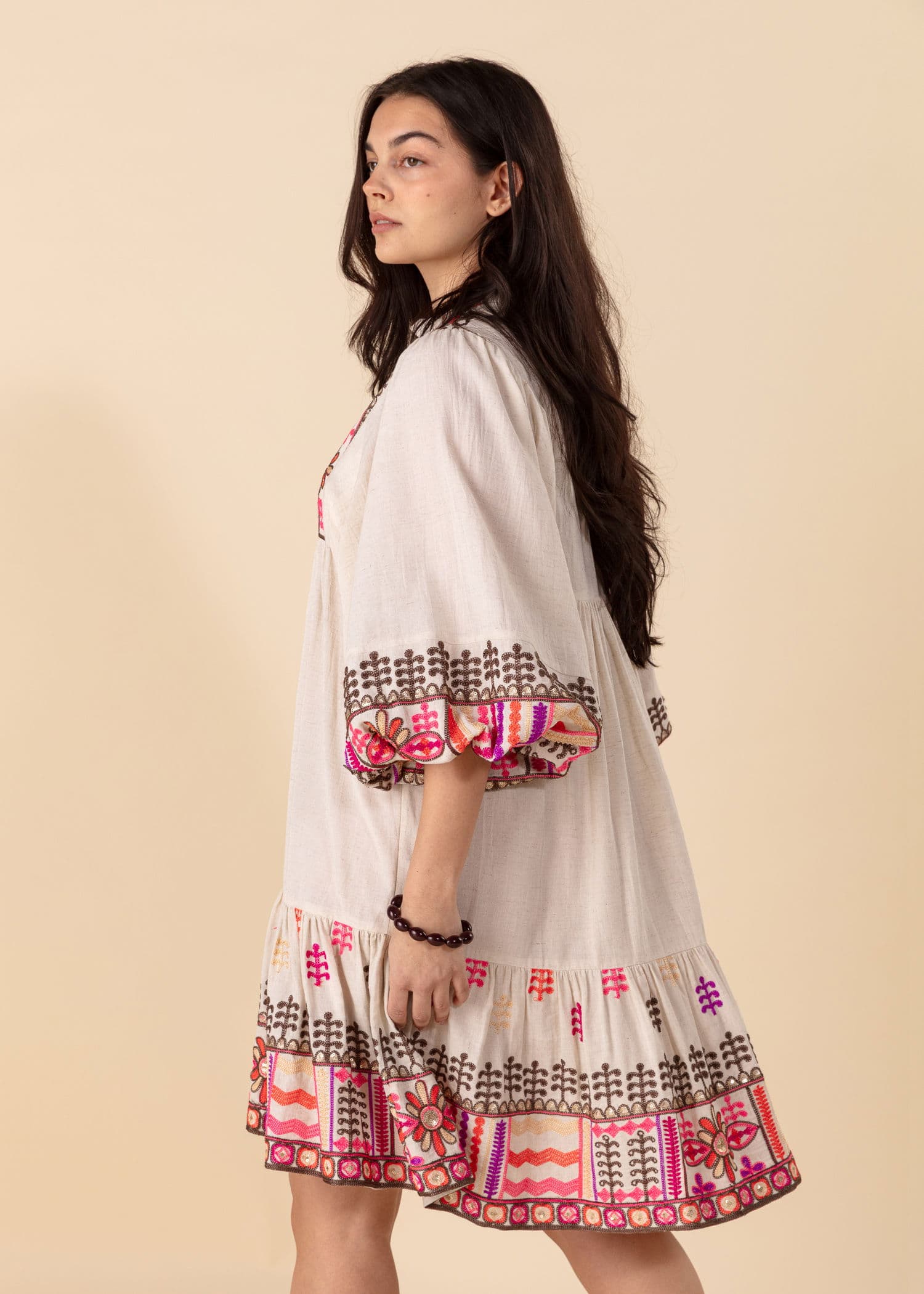 CELINE Lyhyt, kirjailtu mekko - Vaaleanpunainen 5 - Indiska