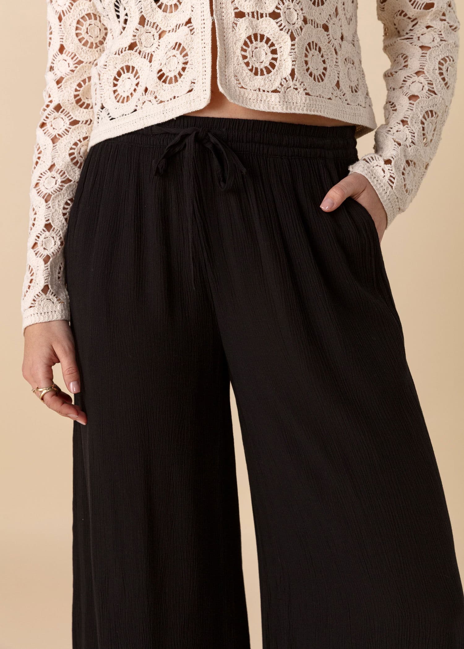 ELSIE Svarta vida byxor med knyt - Svart 2 - Indiska