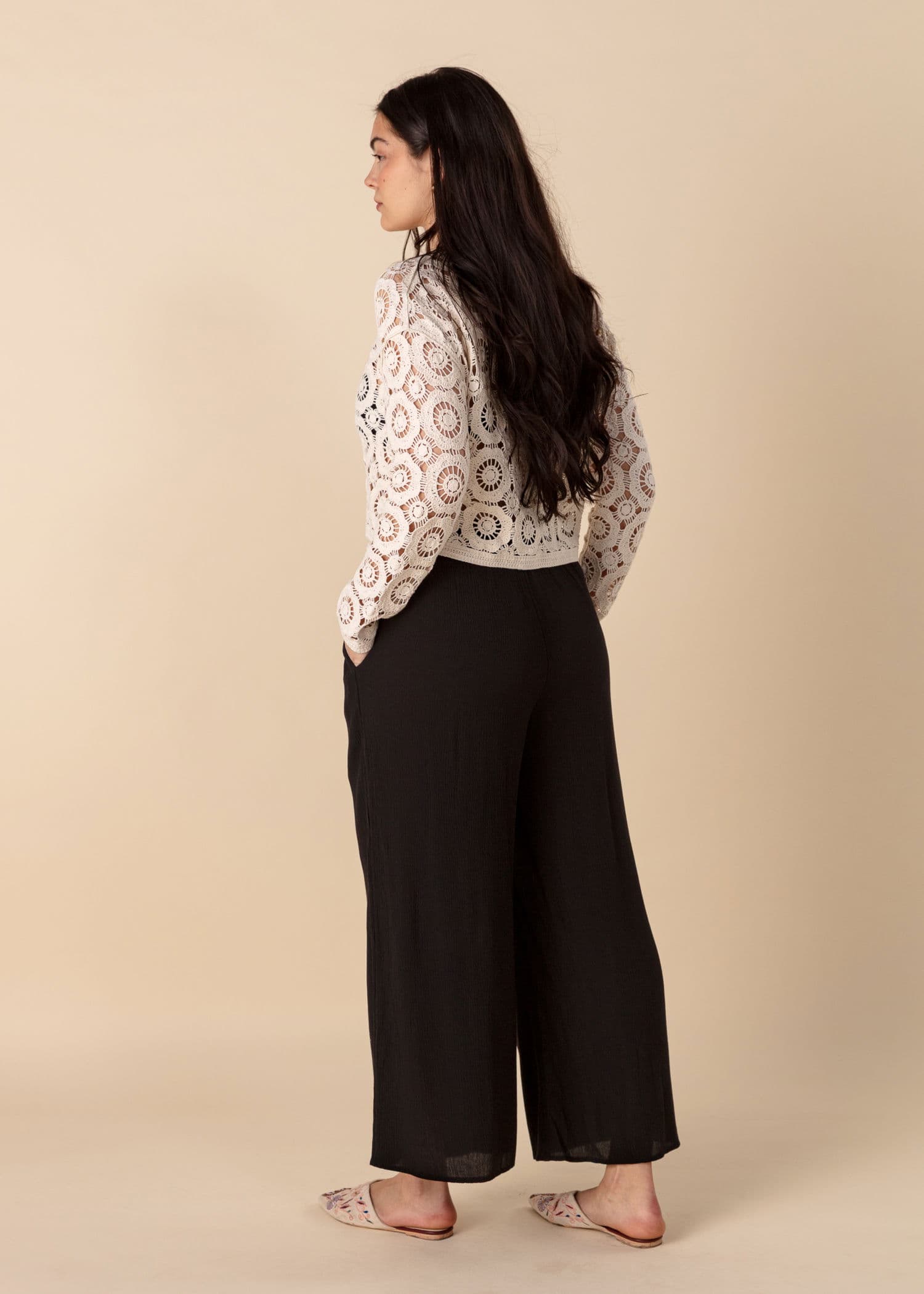 ELSIE Svarta vida byxor med knyt - Svart 4 - Indiska