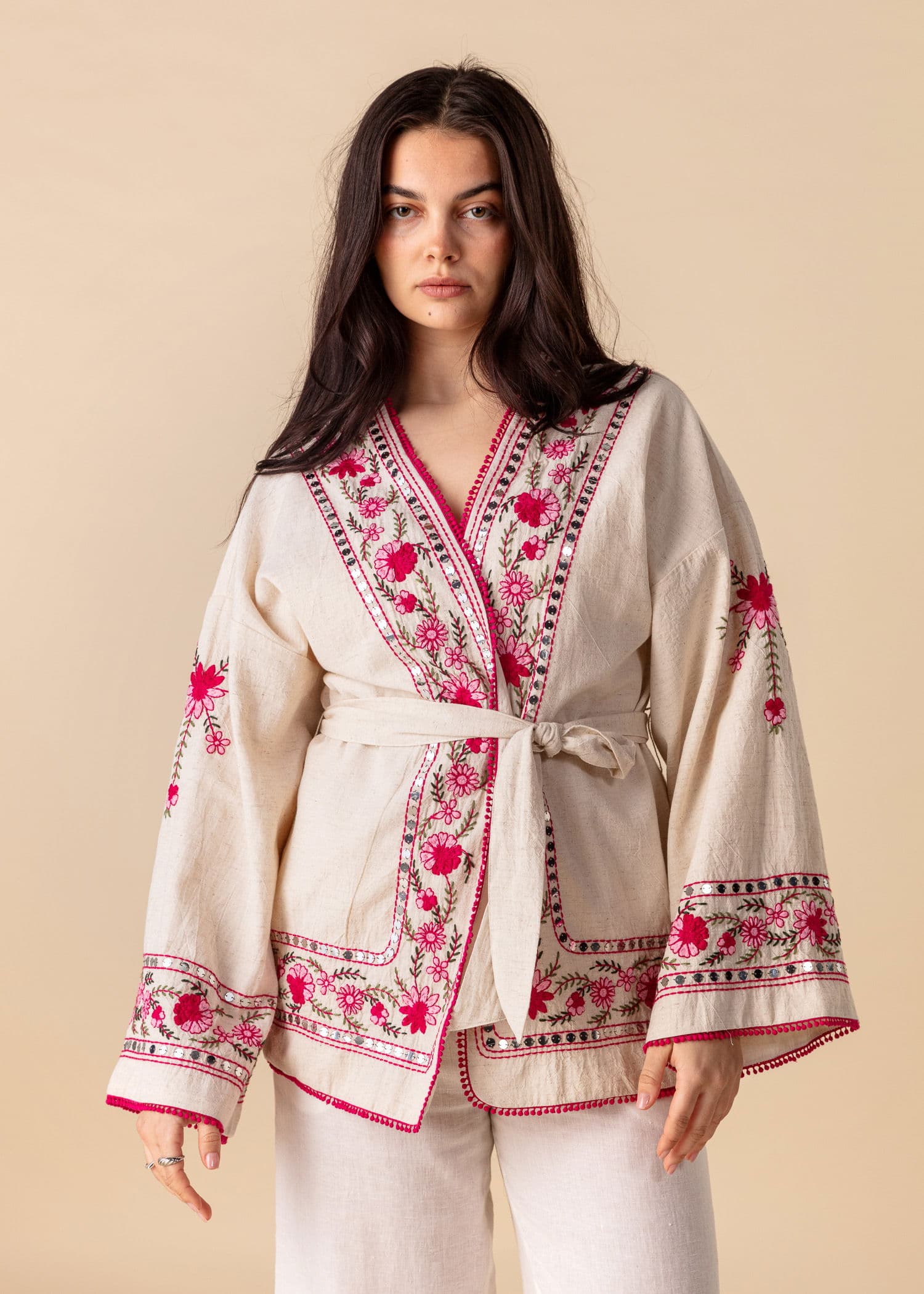 ESTER Takki, jossa kirjailuja ja paljettiyksityiskohtia - Vaaleanpunainen 2 - Indiska