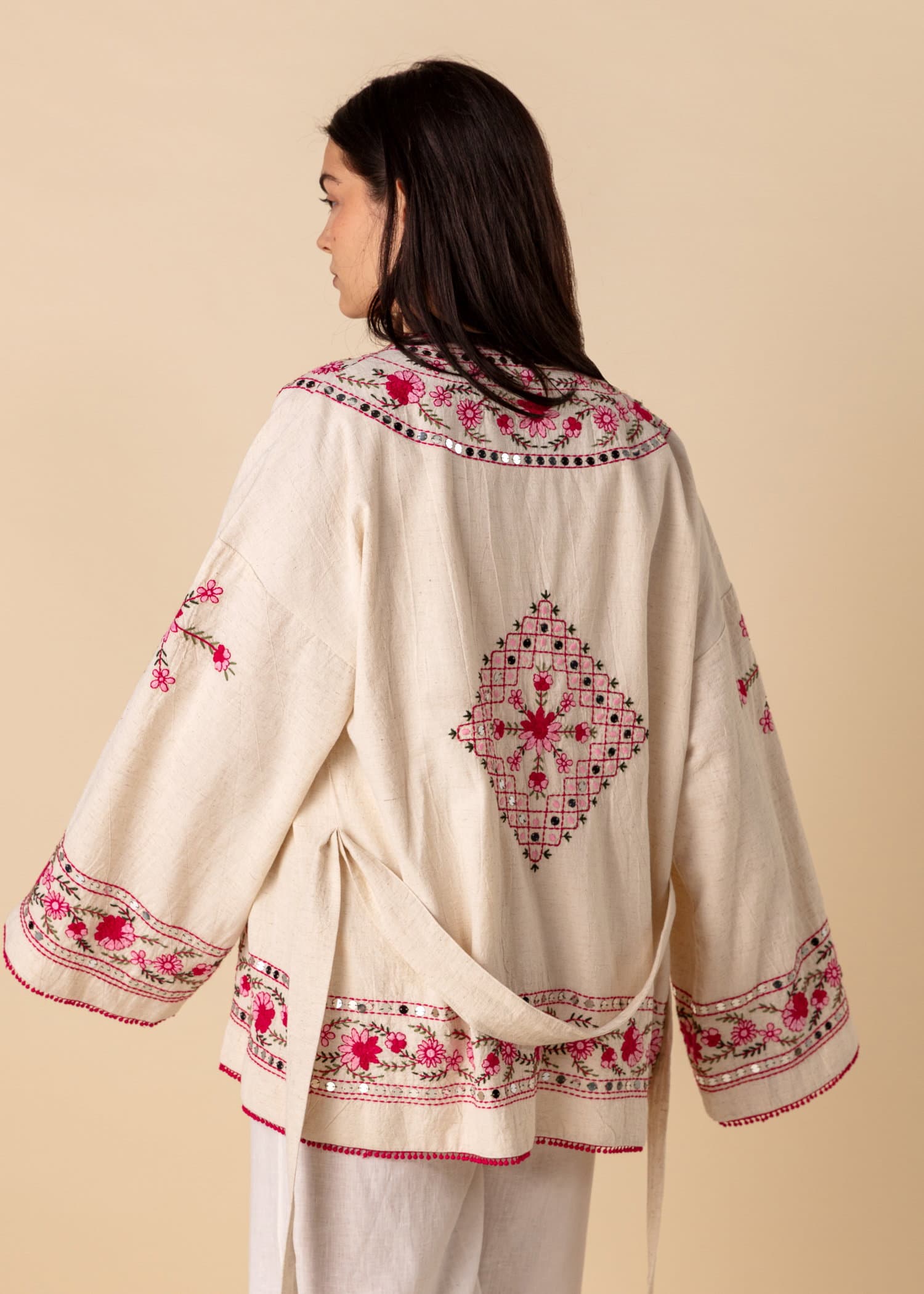 ESTER Takki, jossa kirjailuja ja paljettiyksityiskohtia - Vaaleanpunainen 3 - Indiska