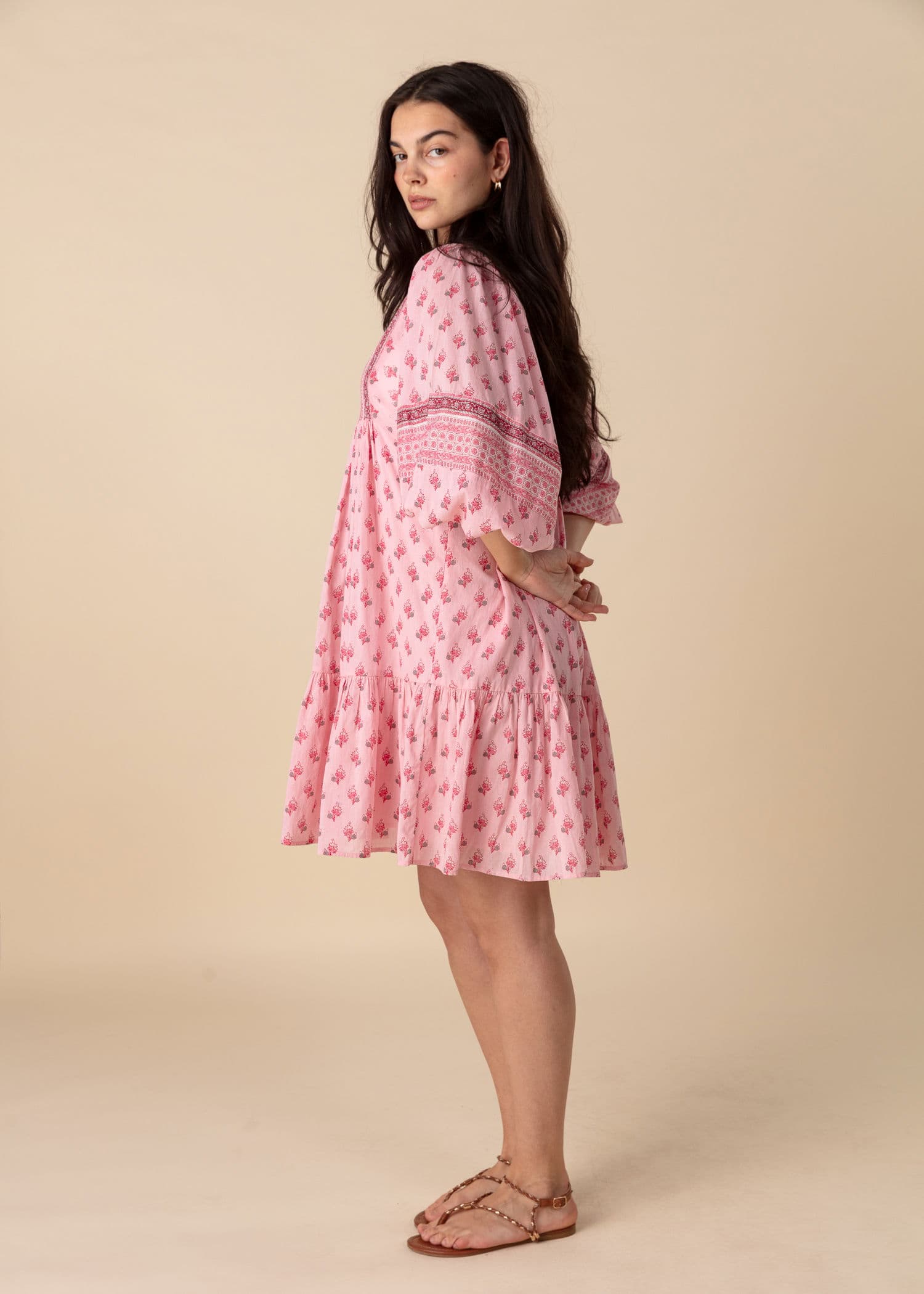 CORNELIA Rosa kjole med puffermer - Rosa 4 - Indiska