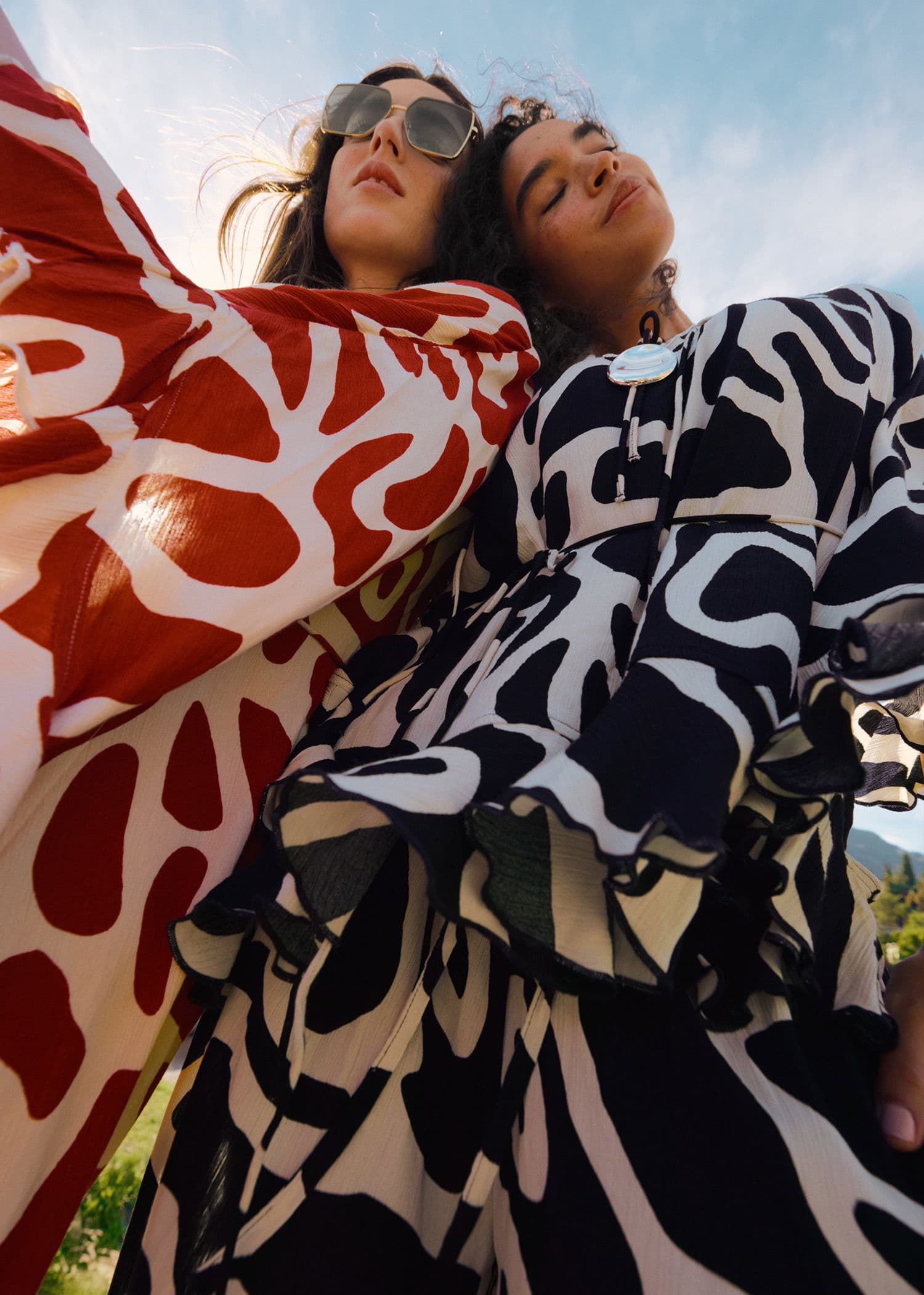 RUBY Mönstrad kaftan med volang - Röd 2 - Indiska