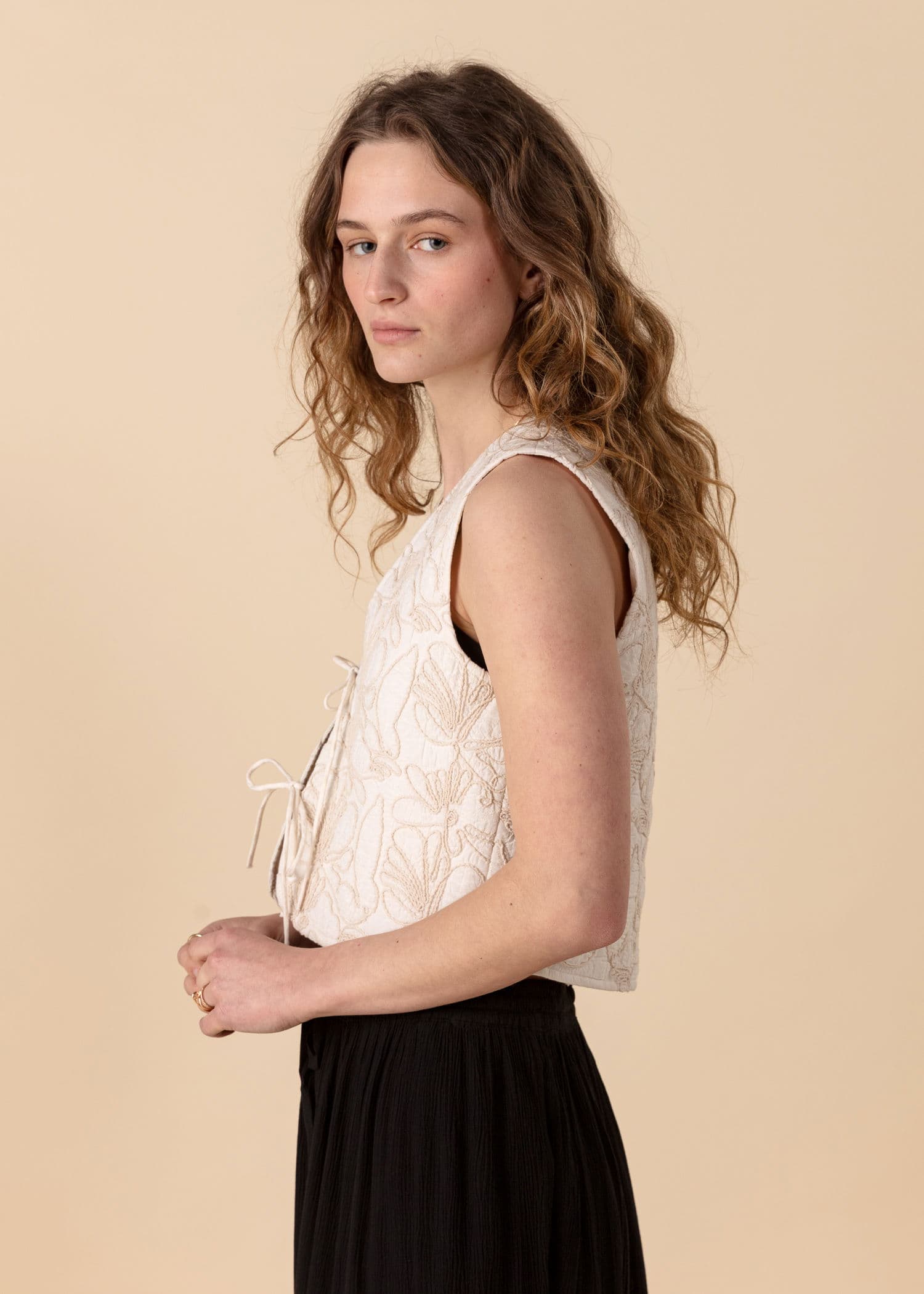 VINA Kirjailtu liivi - Valkoinen 3 - Indiska