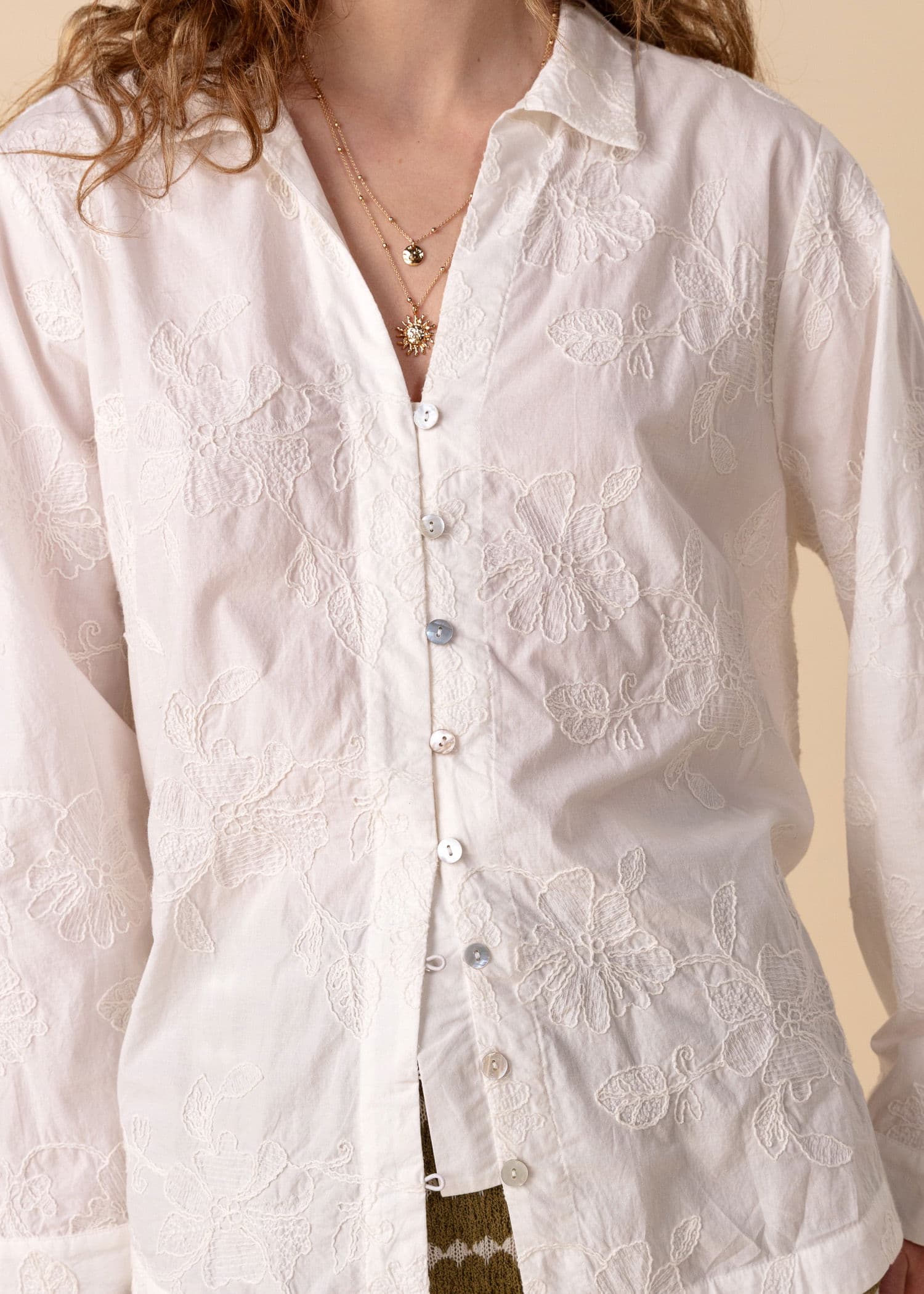 ATHINA Brodert skjorte - Hvit 2 - Indiska