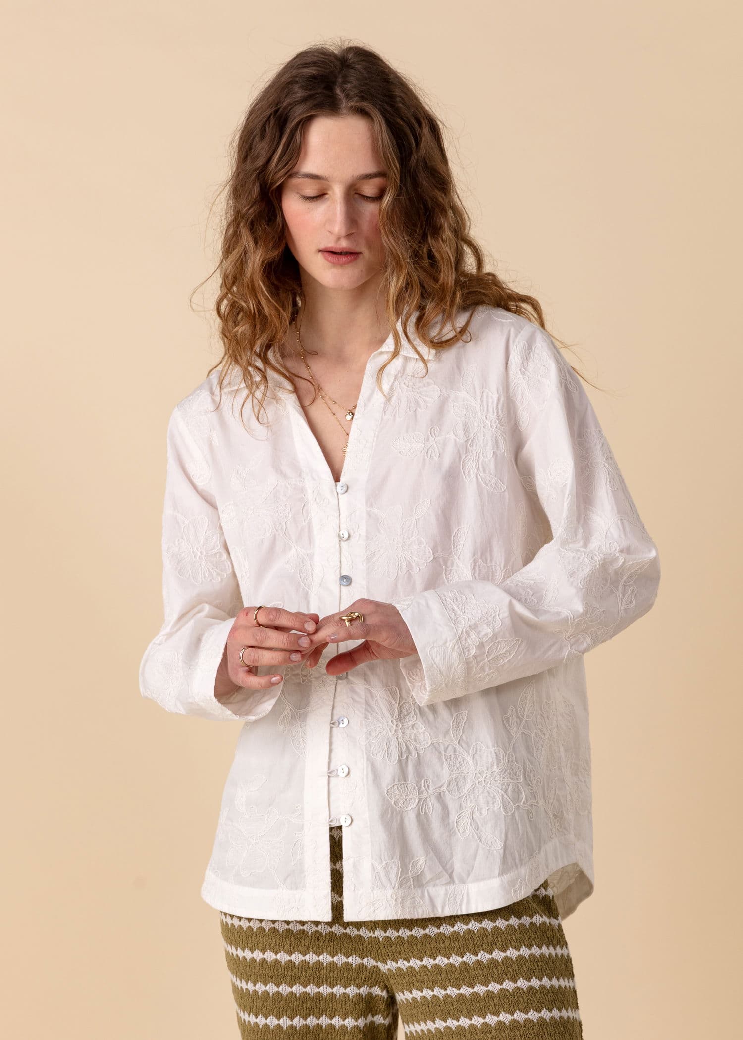 ATHINA Brodert skjorte - Hvit 7 - Indiska