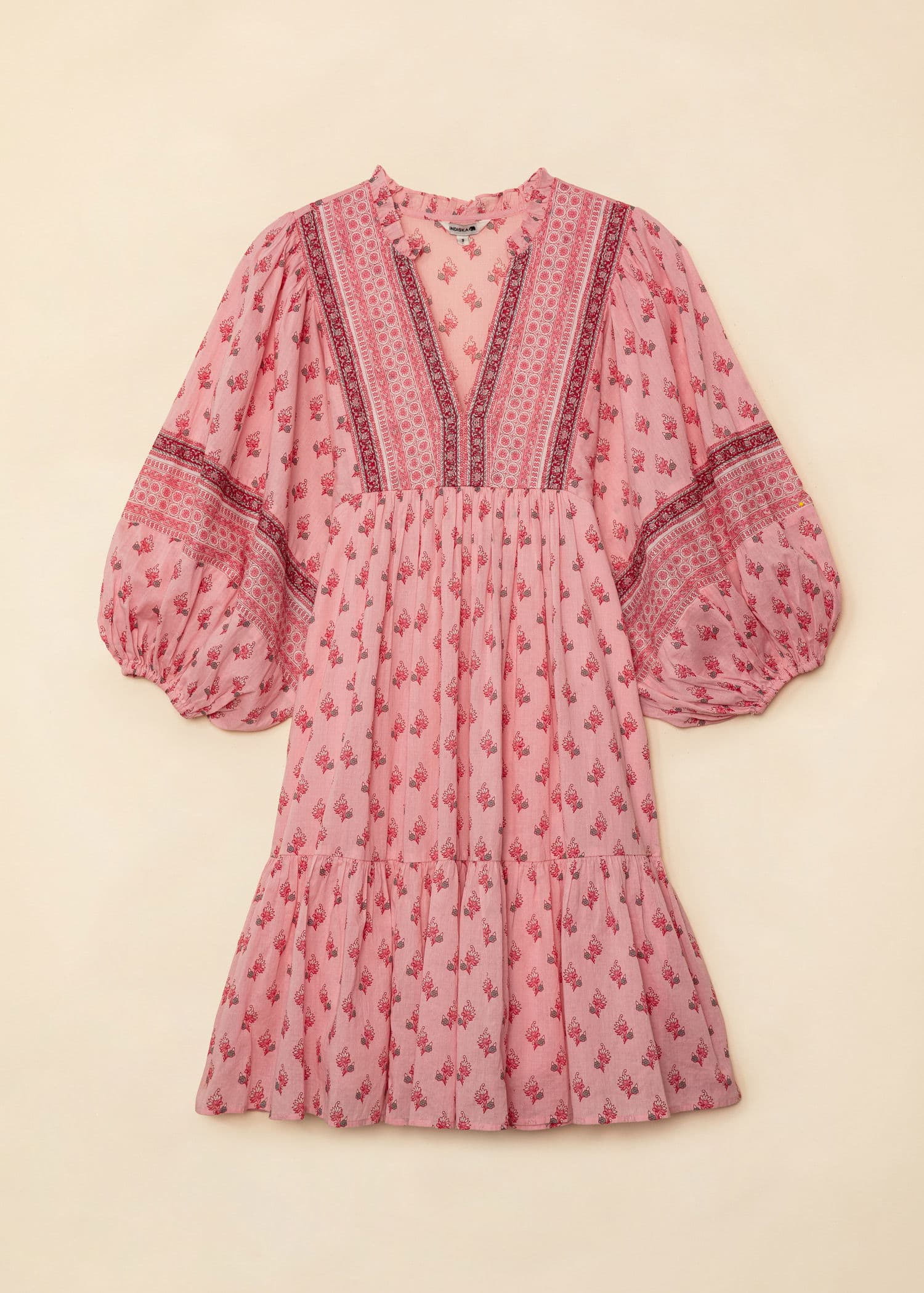 CORNELIA Rosa kjole med puffermer - Rosa 5 - Indiska
