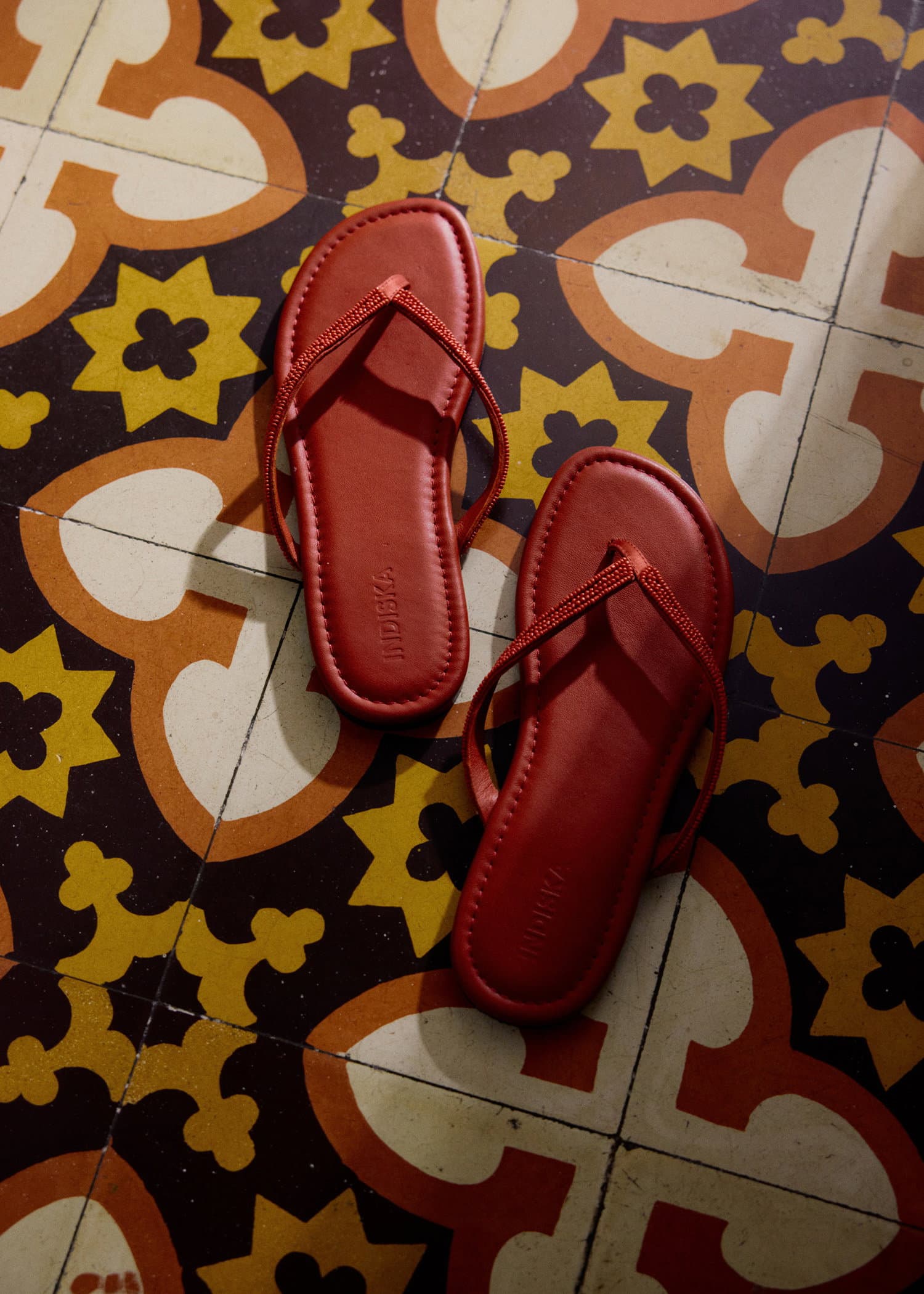 Rosa Sandaler med dekorativt perlebroderi. - Brun 3 - Indiska