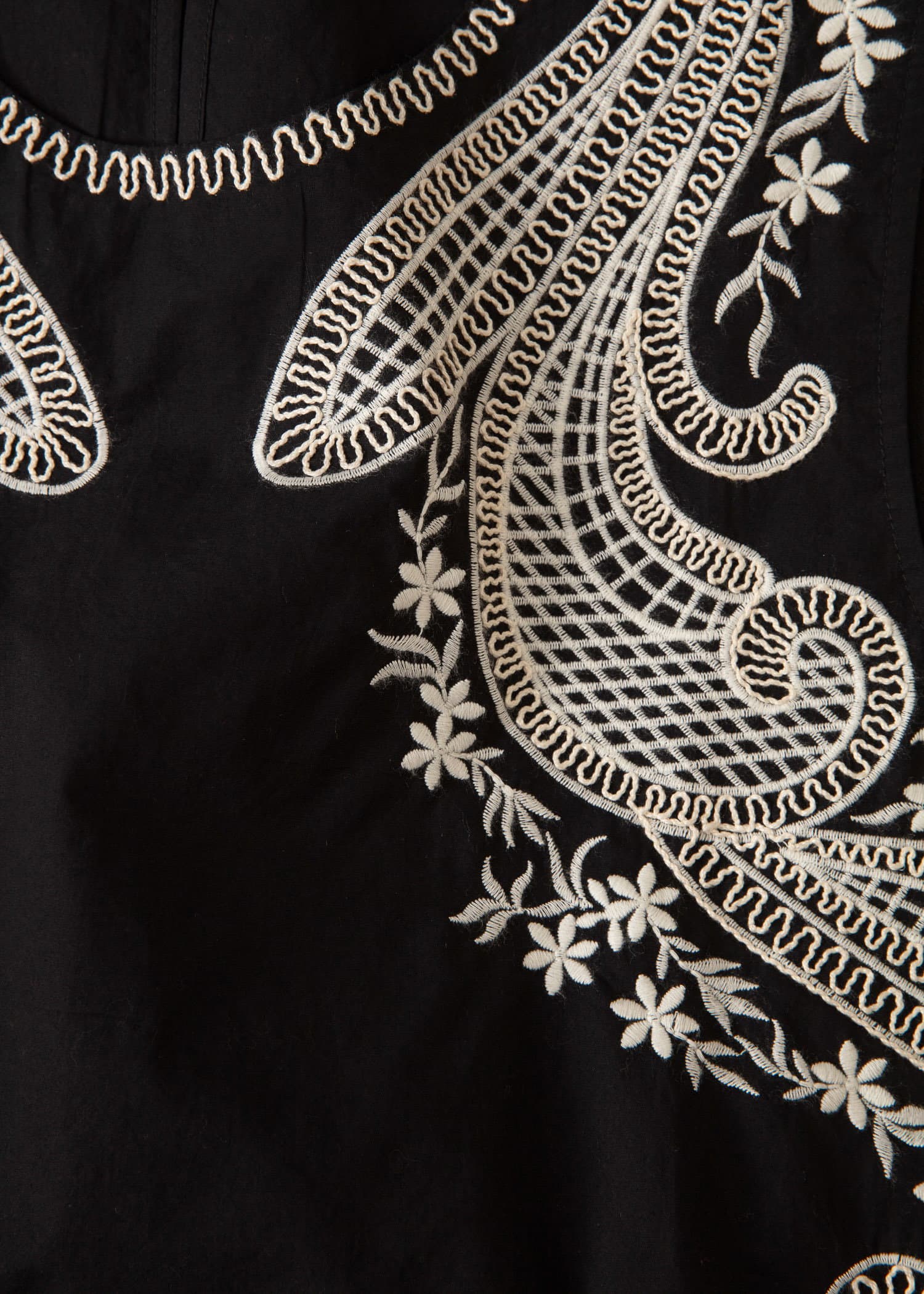 LOELLE Kirjailtu pusero - Musta 7 - Indiska